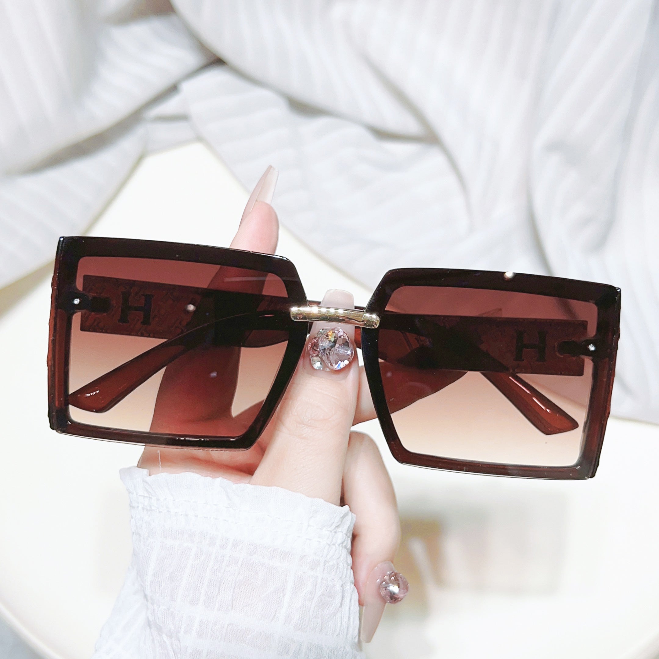 Large Square Sunglasses Rivet Gradient UV400 Sun Shades for Driving