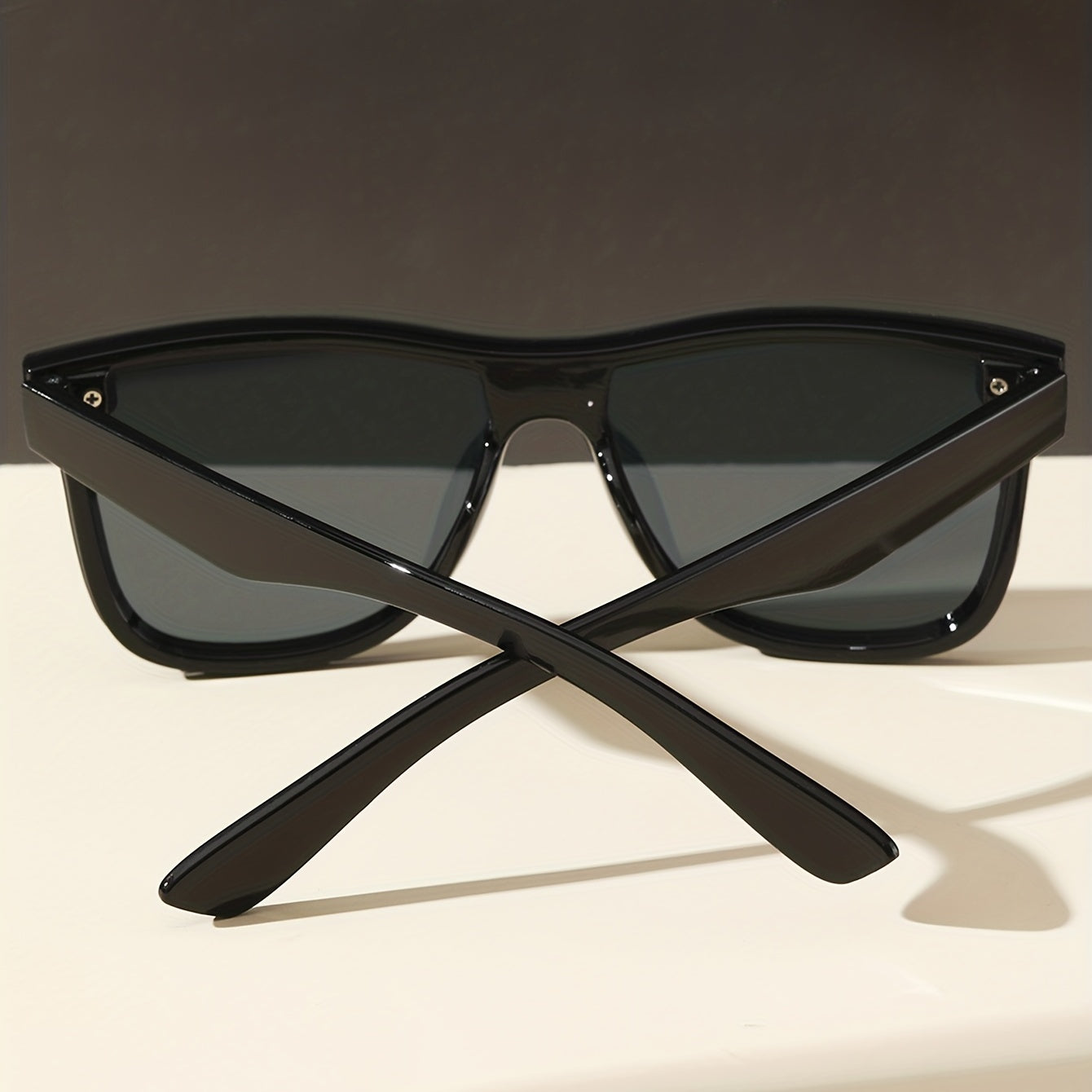 Rivet Square Sunglasses UV400 Anti Glare Glasses