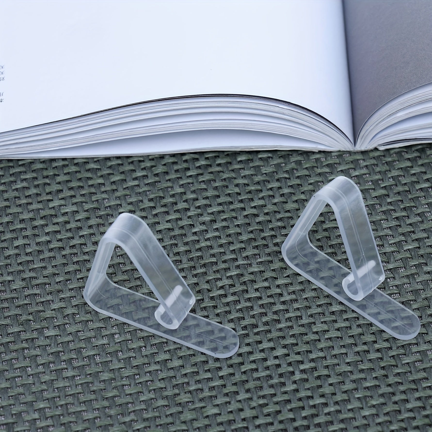 6 PCS Clear Plastic Tablecloth Clips for Party Table Cloth Holder