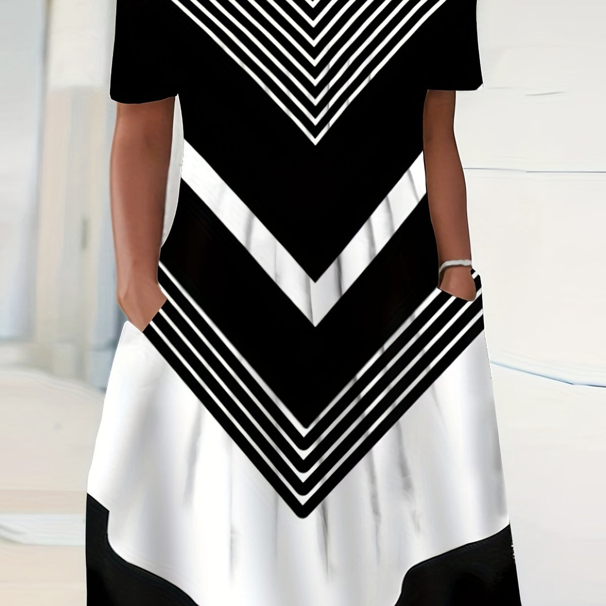 Geometric Print Short Sleeve Round Neck Dress With Pockets