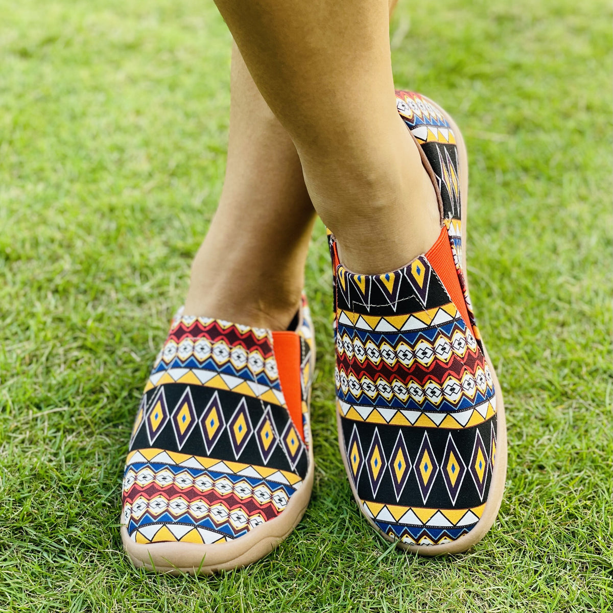 Women's Geometric Pattern Slip On Canvas Shoes Low Round Toe Flat