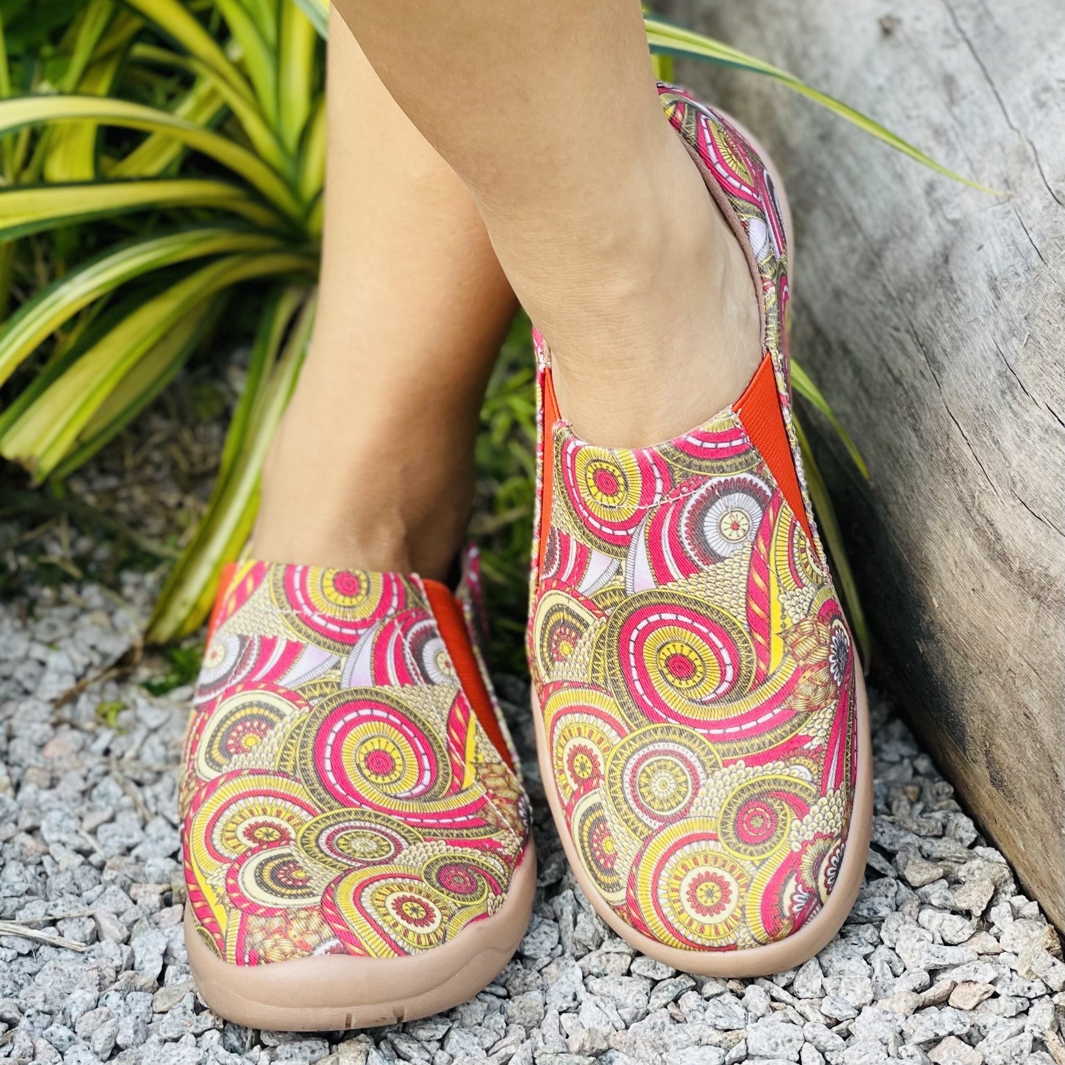 Women's Cashew Flowers Pattern Slip On Flat Canvas Shoes