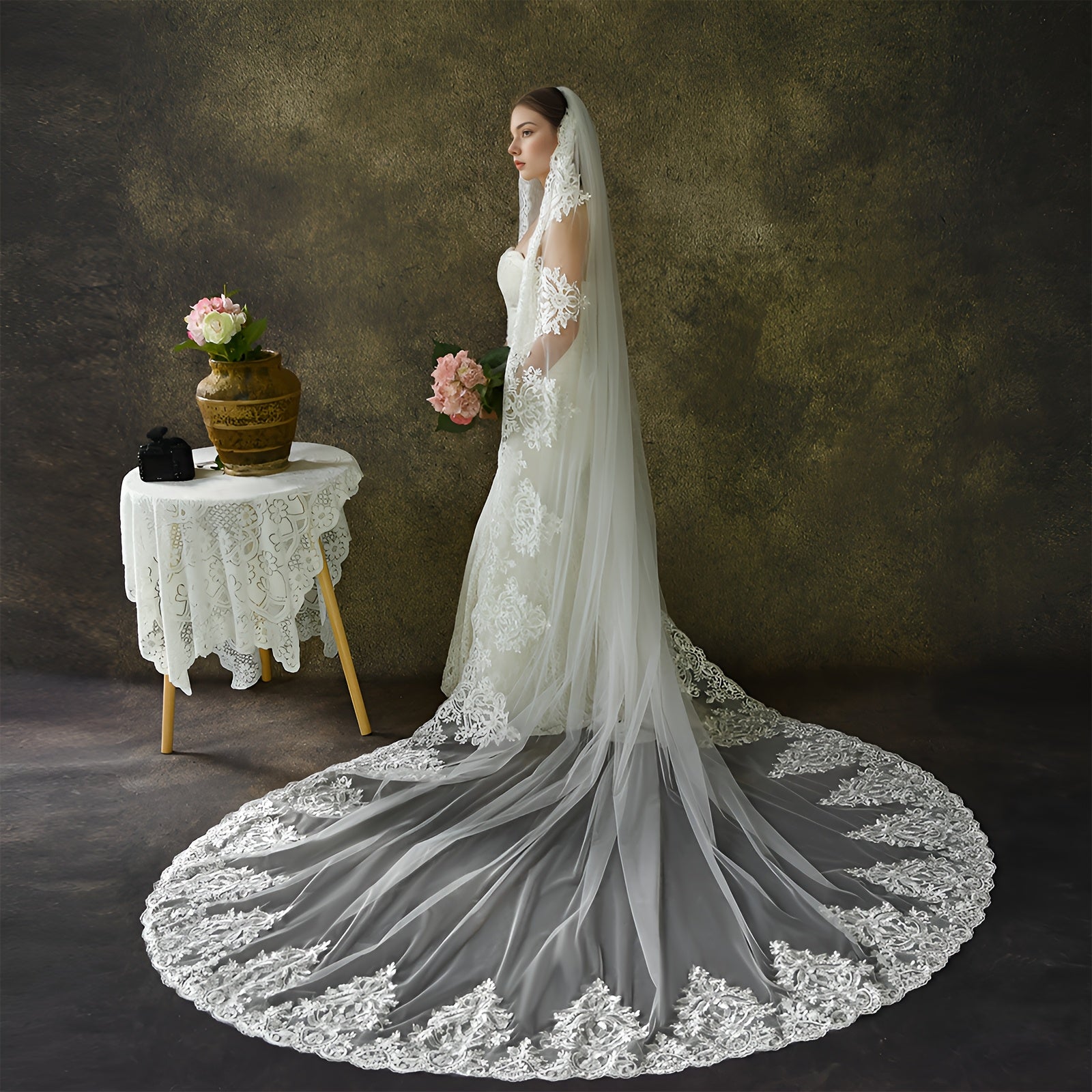 Vintage Lace Bridal Veil with Hair Comb