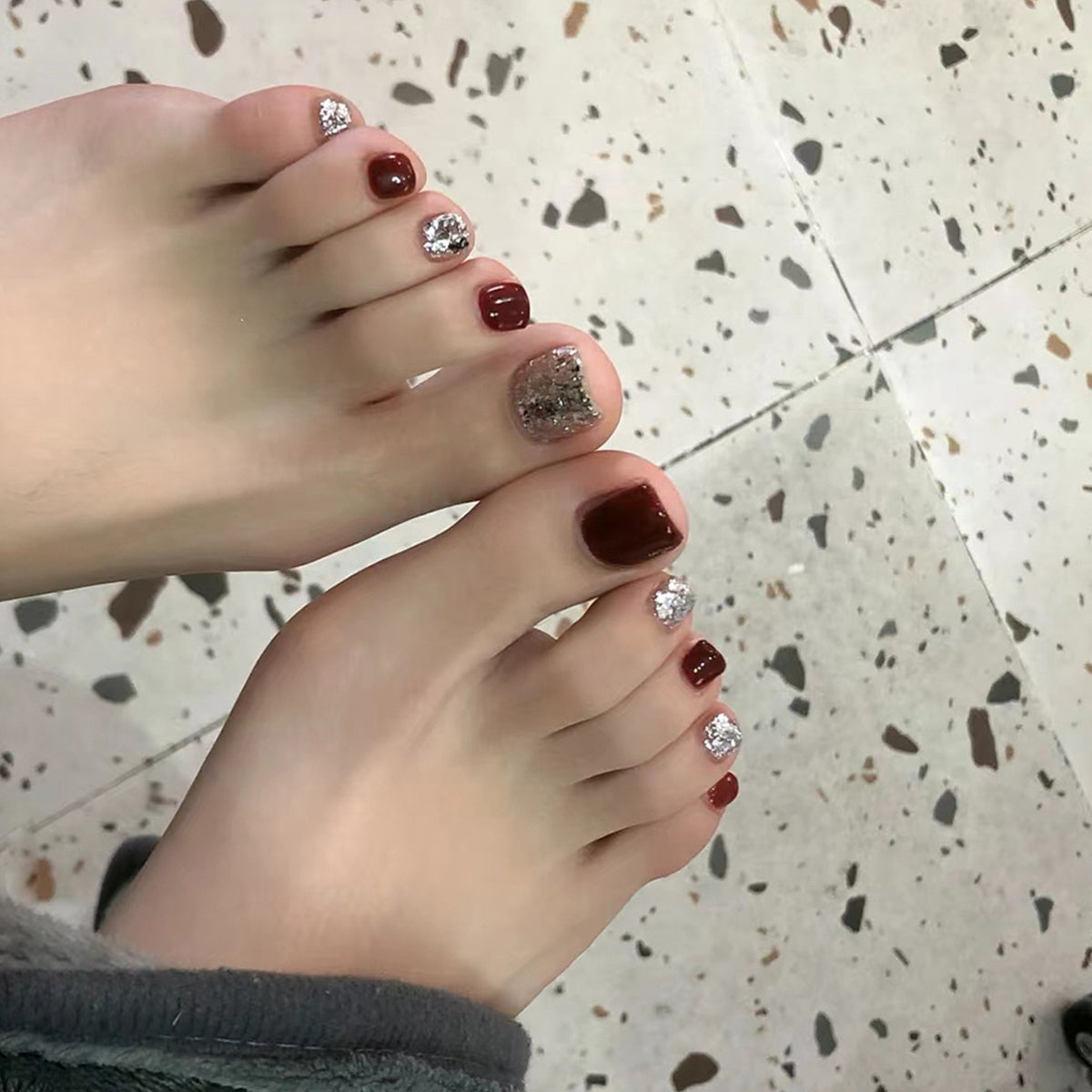 24pcs Glossy Red Square Press On Toe Nails with Glue Stick and Nail File