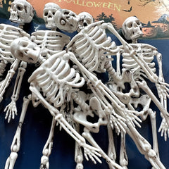 4pcs Halloween Decorative Skulls Hangable Gothic Skull Haunted House Decoration