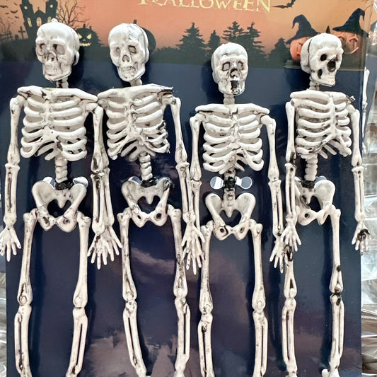 4pcs Halloween Decorative Skulls Hangable Gothic Skull Haunted House Decoration