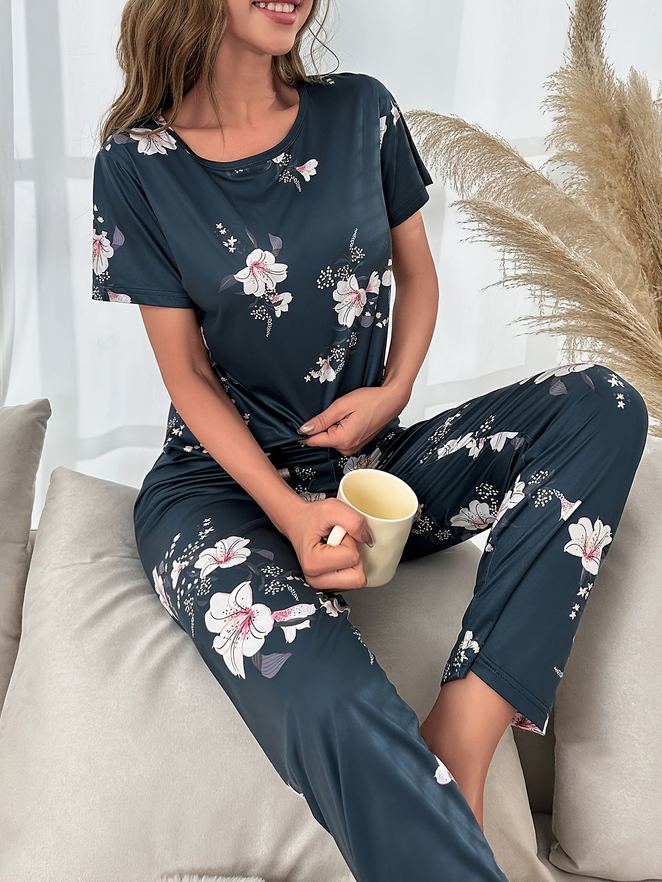 Floral Print Pajama Set Short Sleeve Crew Neck Top & Elastic Waistband Pants