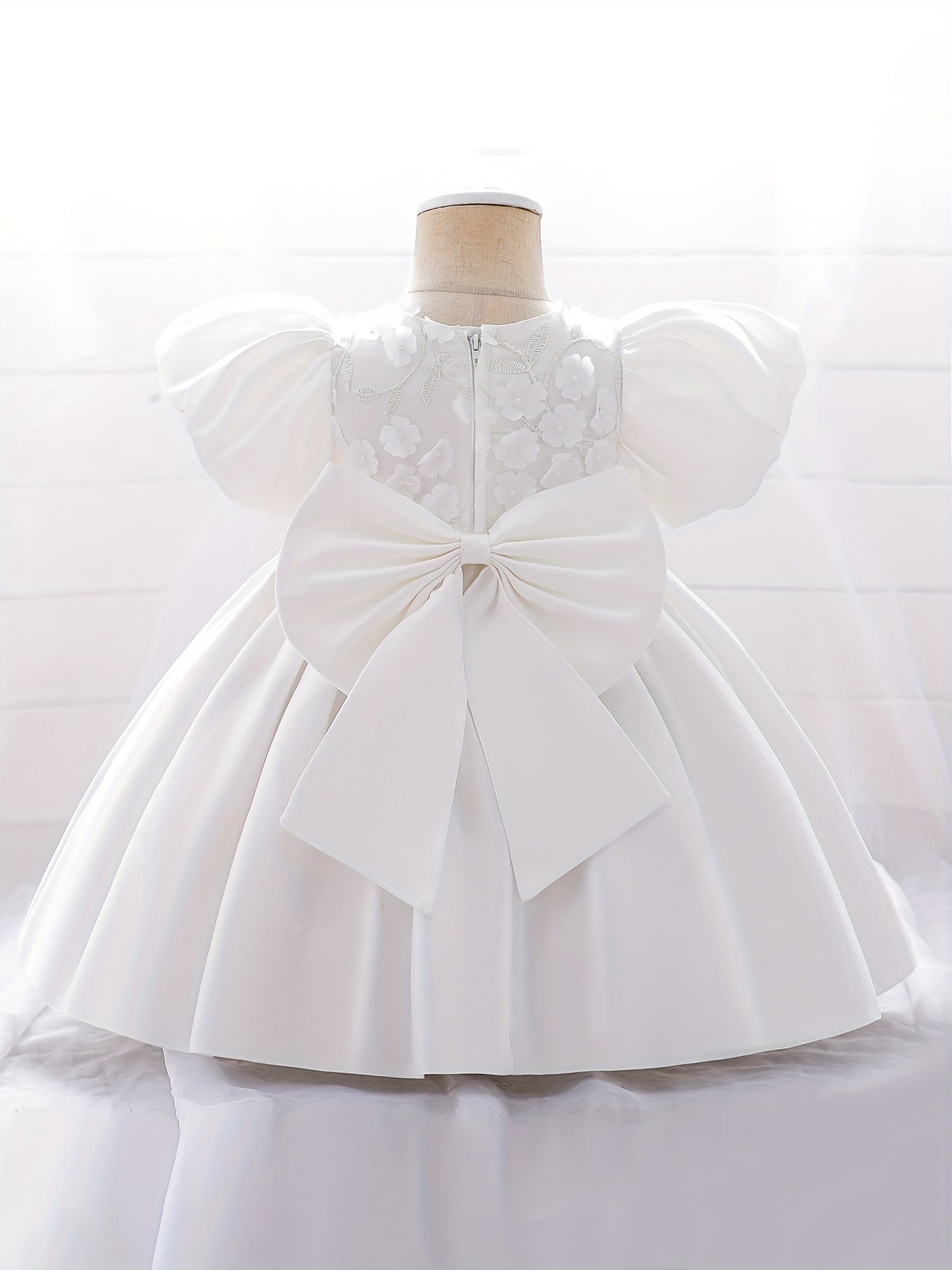 Girls Puff Sleeve Princess Dress with Flower Decor