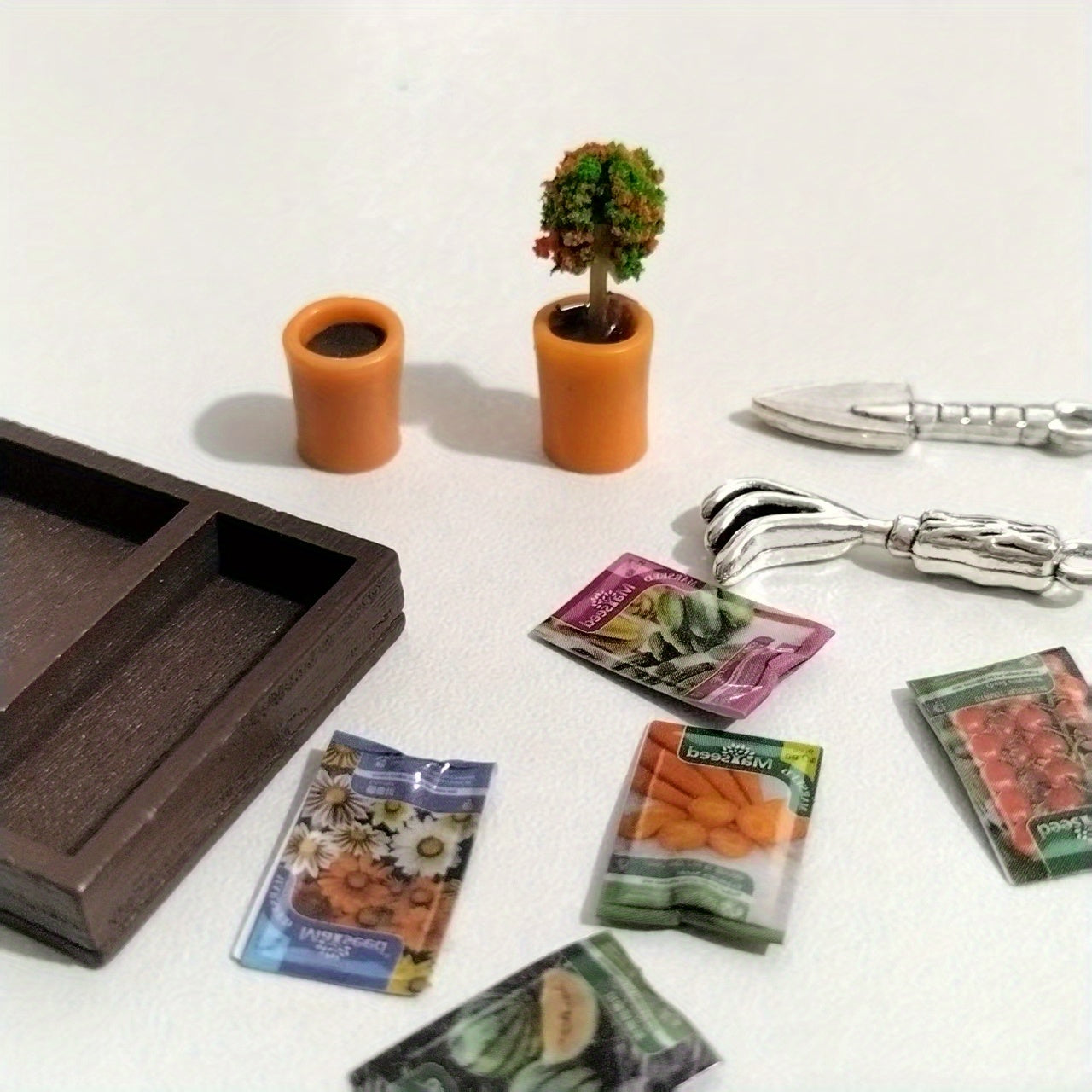Mini Resin Dollhouse Gardening Set with Wood Base