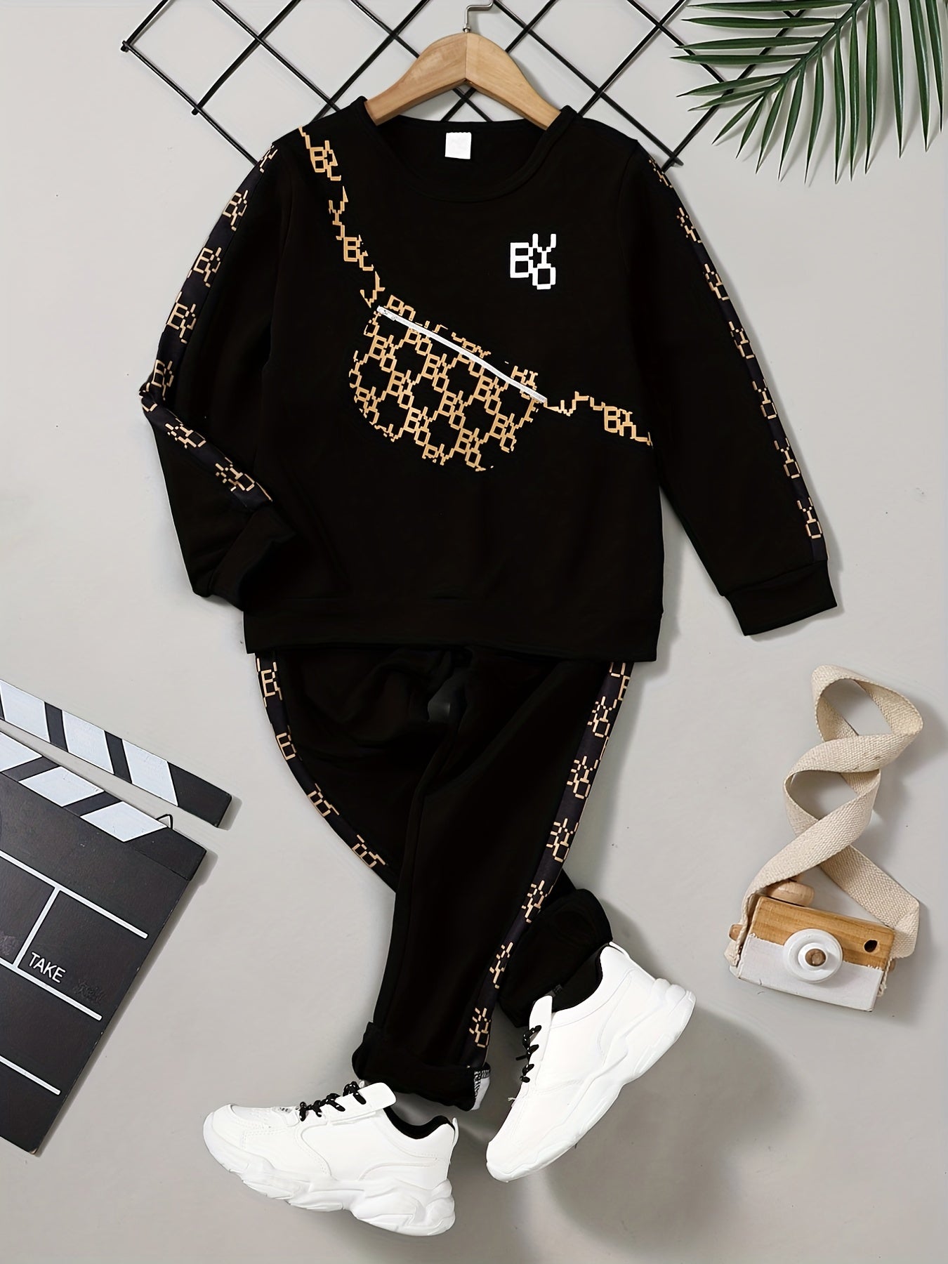 Graphic Print Boys Sweatshirt & Sweatpants Set