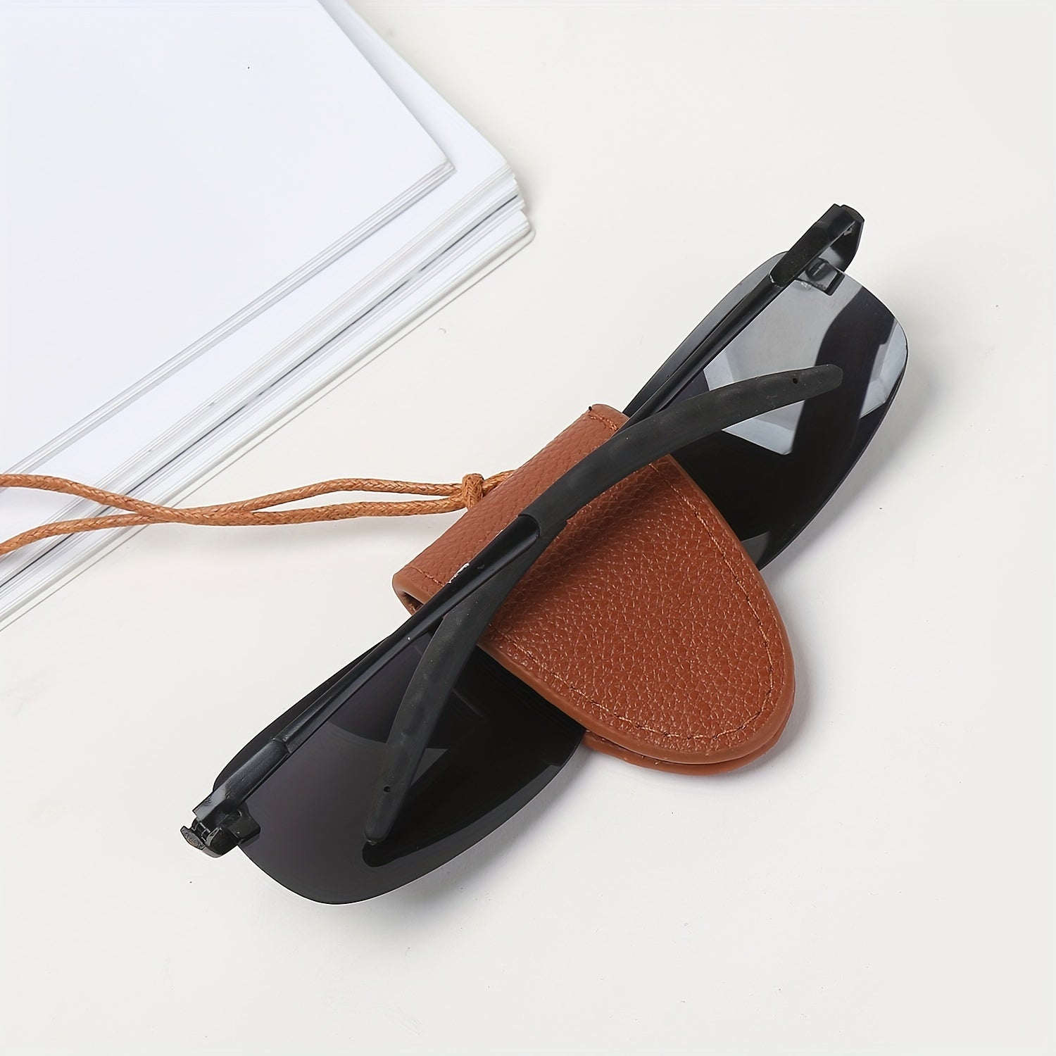 PU Leather Hanging Glasses Holder Clip Litchi Embossed Sun Glasses Storage