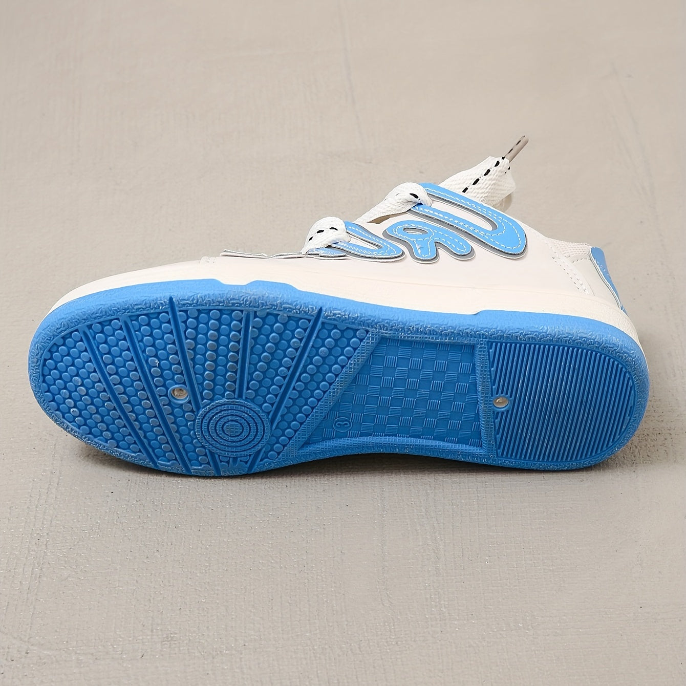 Women's Letter Patched Skate Shoes Lace Up Non slip Platform Sneakers