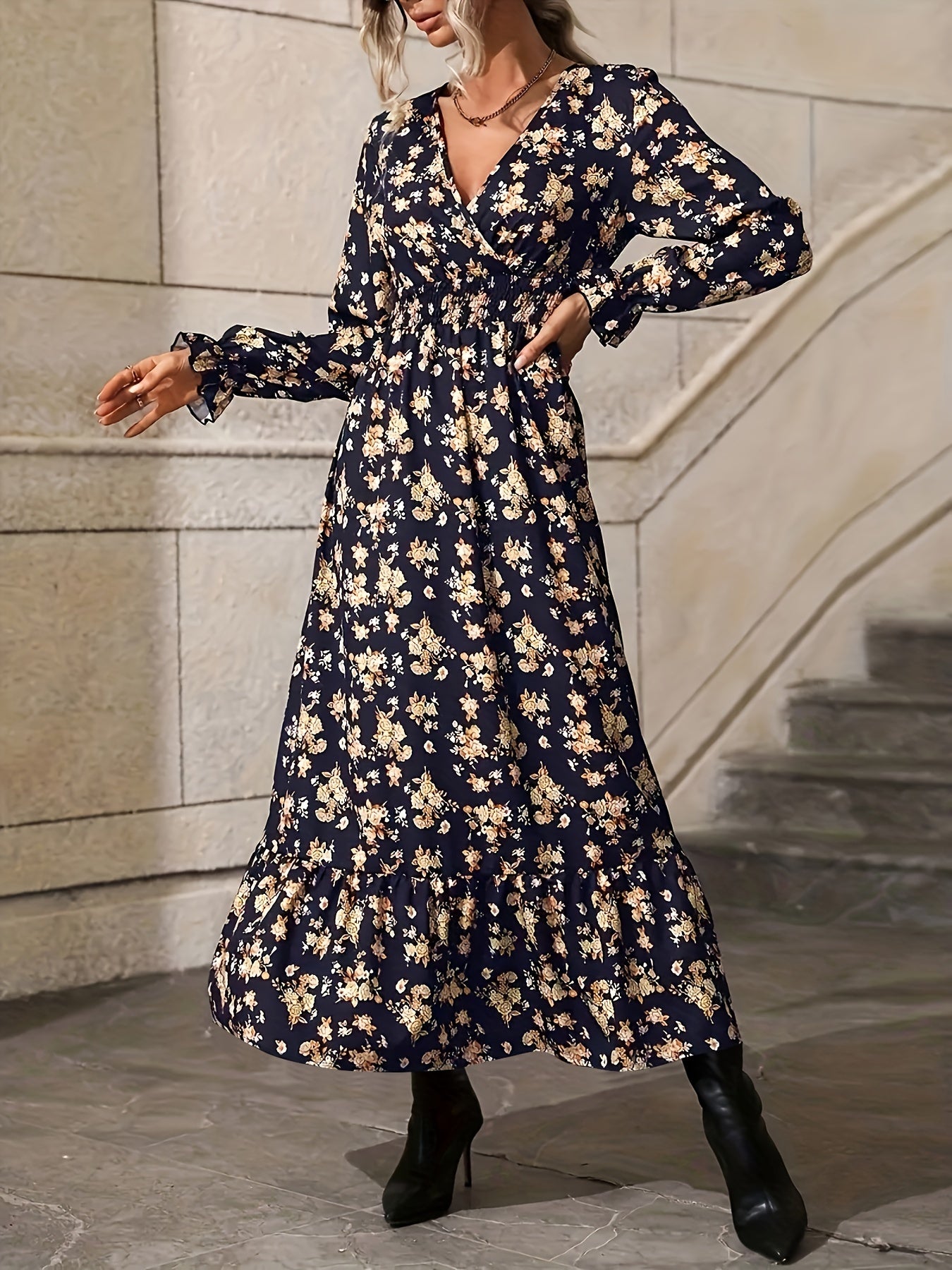  Ditsy Print Lantern Sleeve Maxi Dress