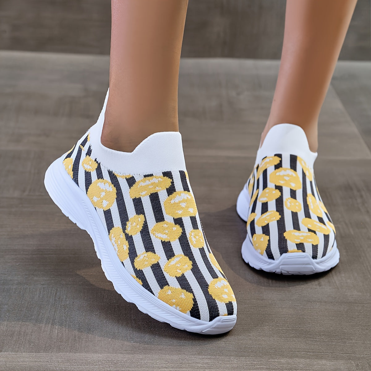 Women's Pumpkin & Striped Mesh Tennis Shoes Lightweight Non slip Travel Shoes