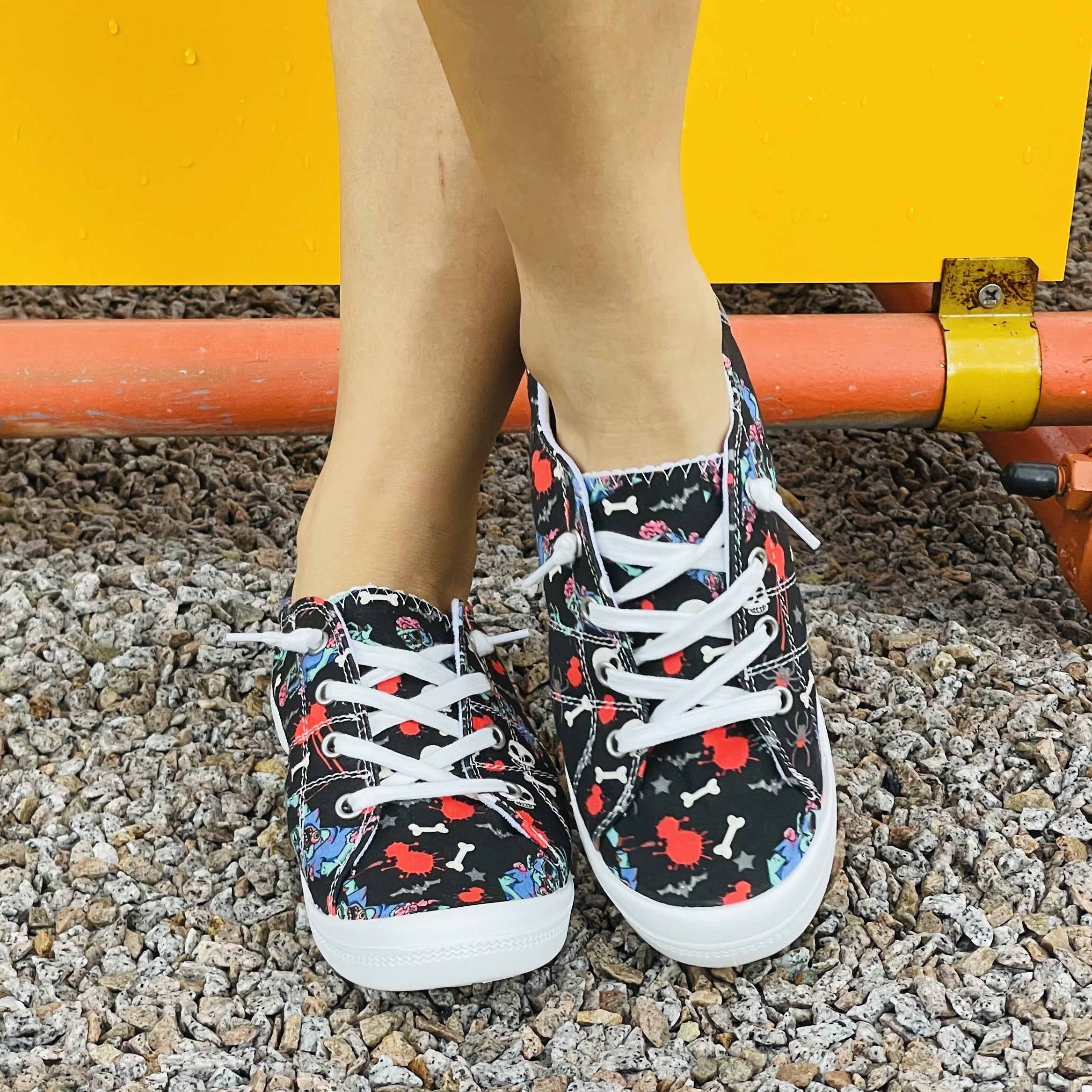 Women's Skull Printed Canvas Shoes Low Round Toe Lace Up Lightweight Comfy Shoes