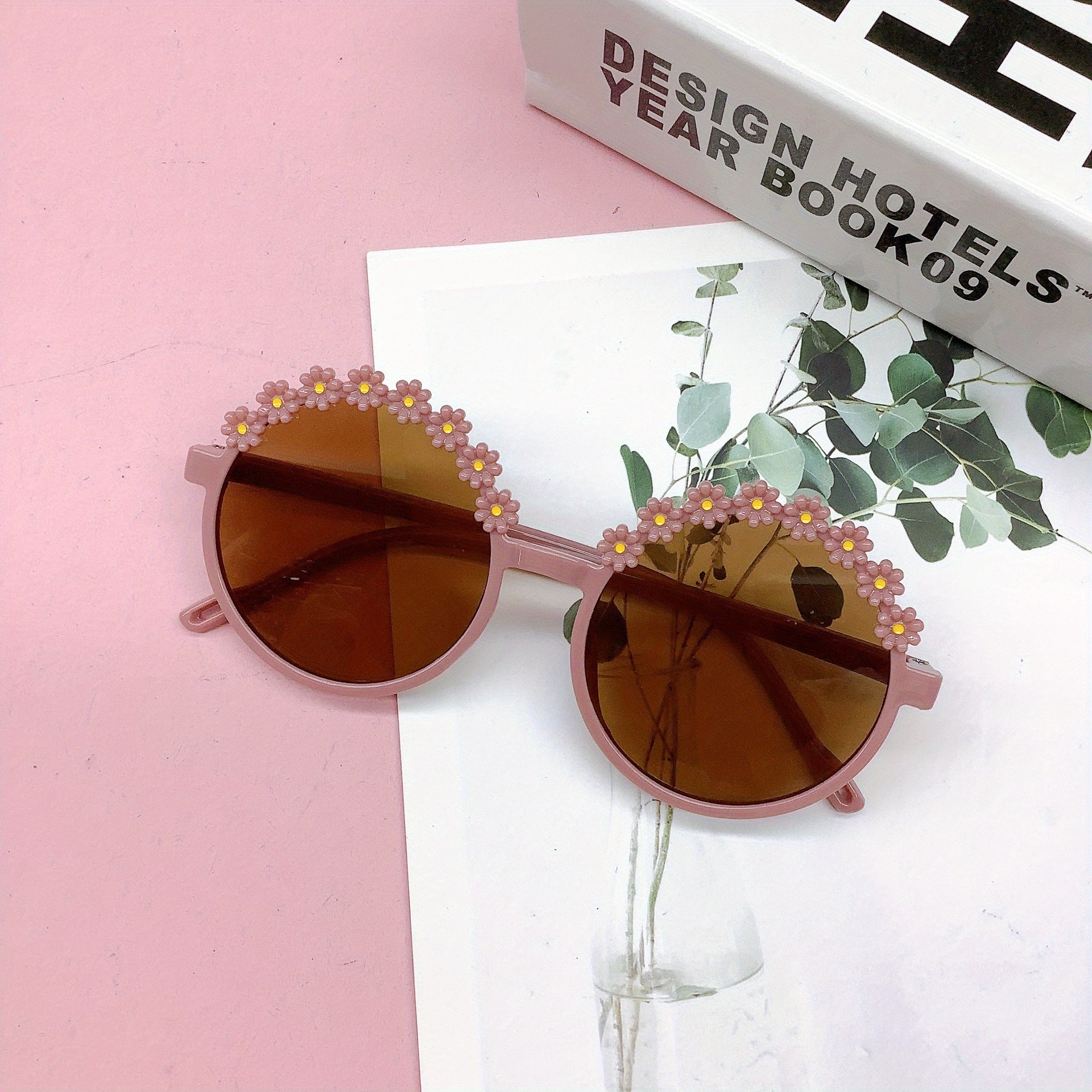 Round Frame Daisy Decorative Outdoor Sunglasses for Girls