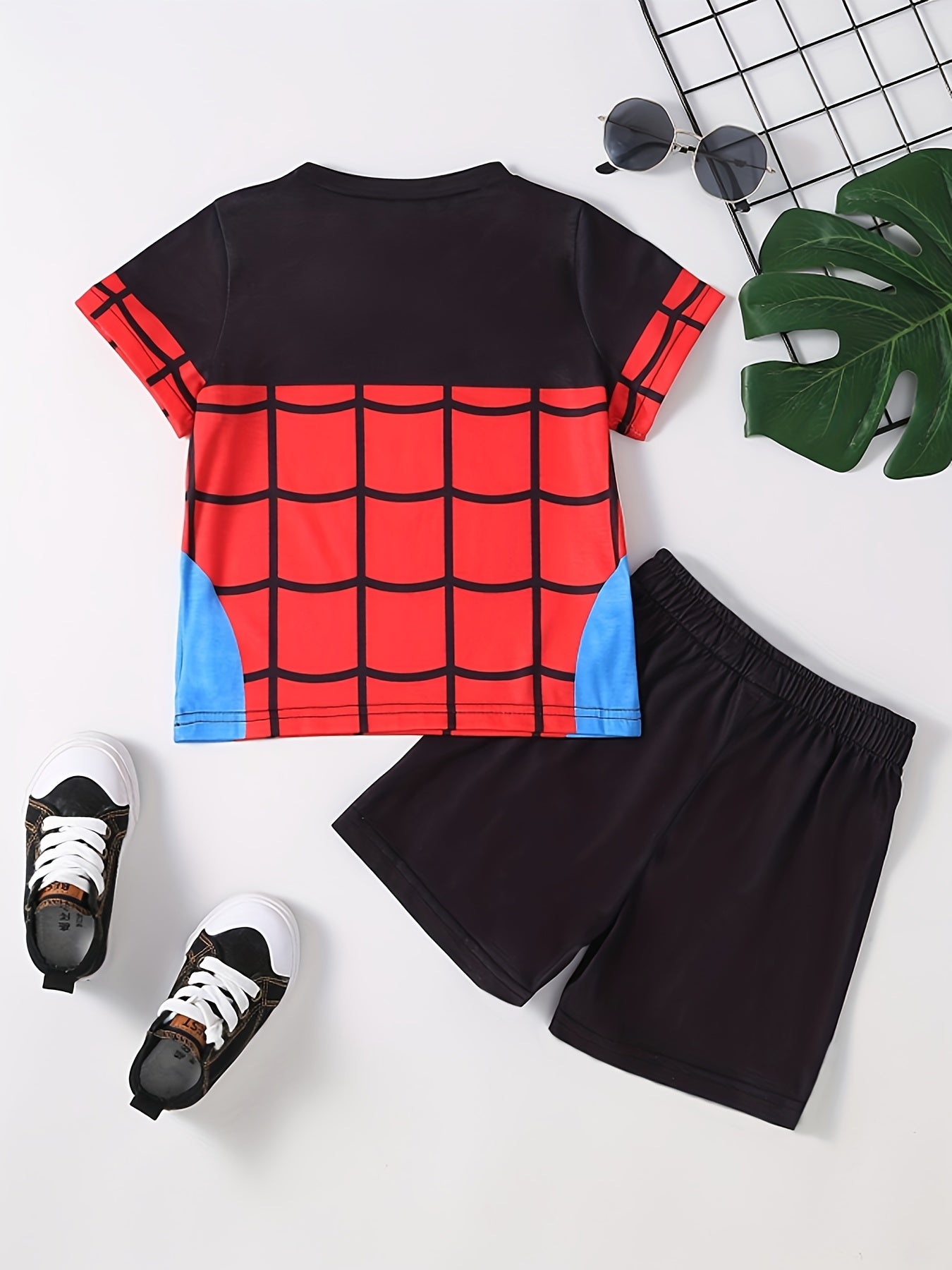2pcs Toddler Boys Spider Graphic T Shirts & Shorts Set