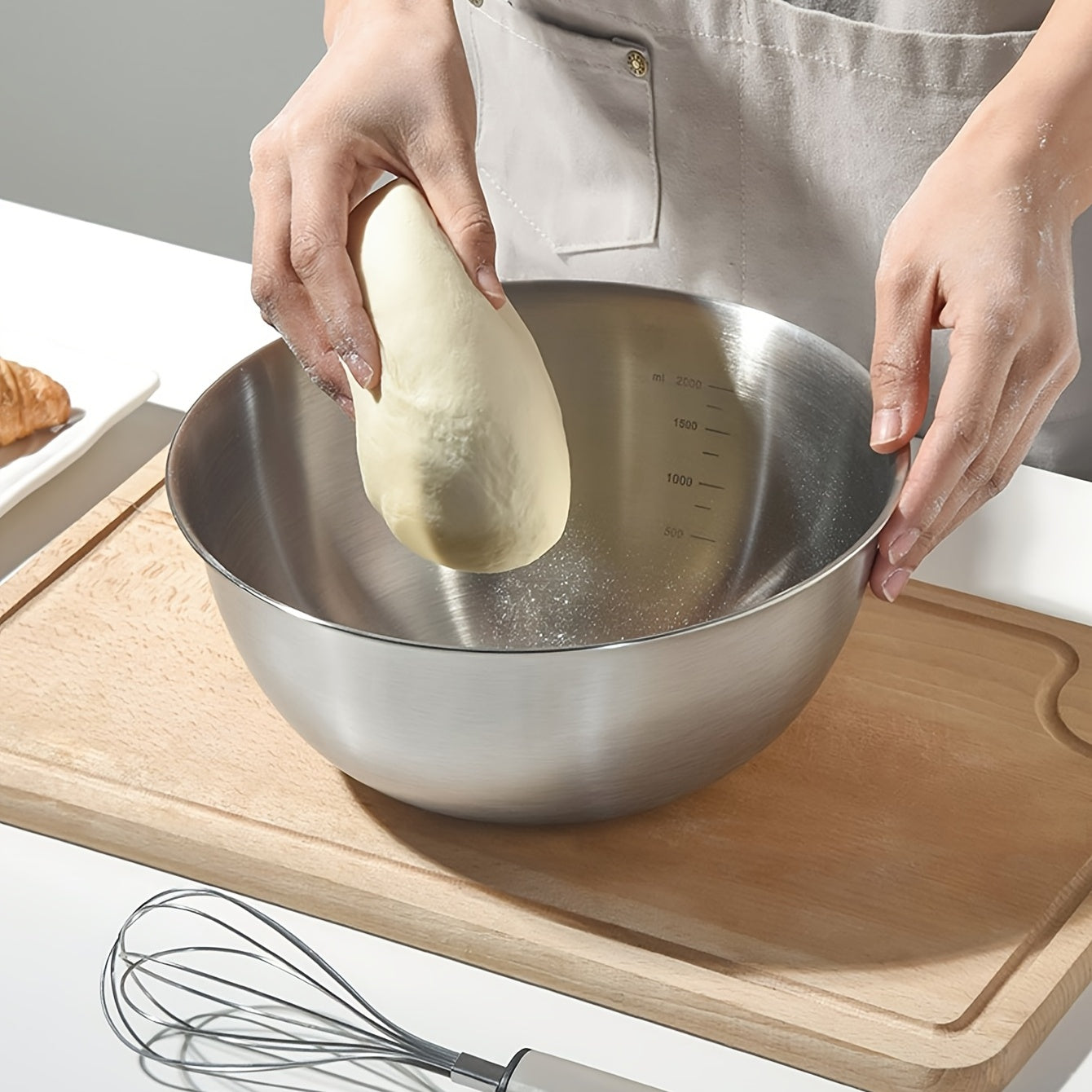 Stainless Steel Egg Beater Bowl for Efficient Whipping