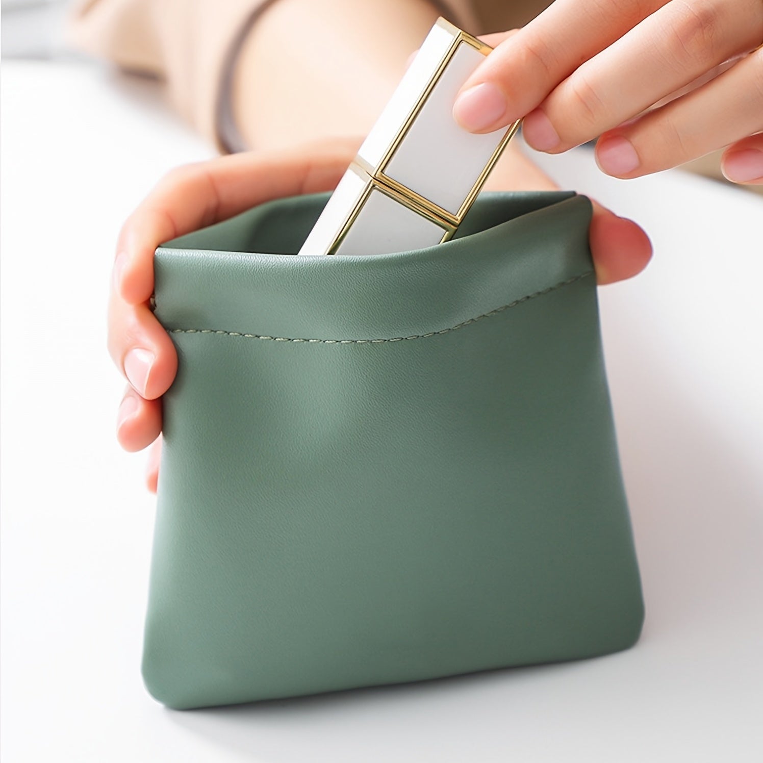 Portable Self-Closing Lipstick Bag Mini Pouch