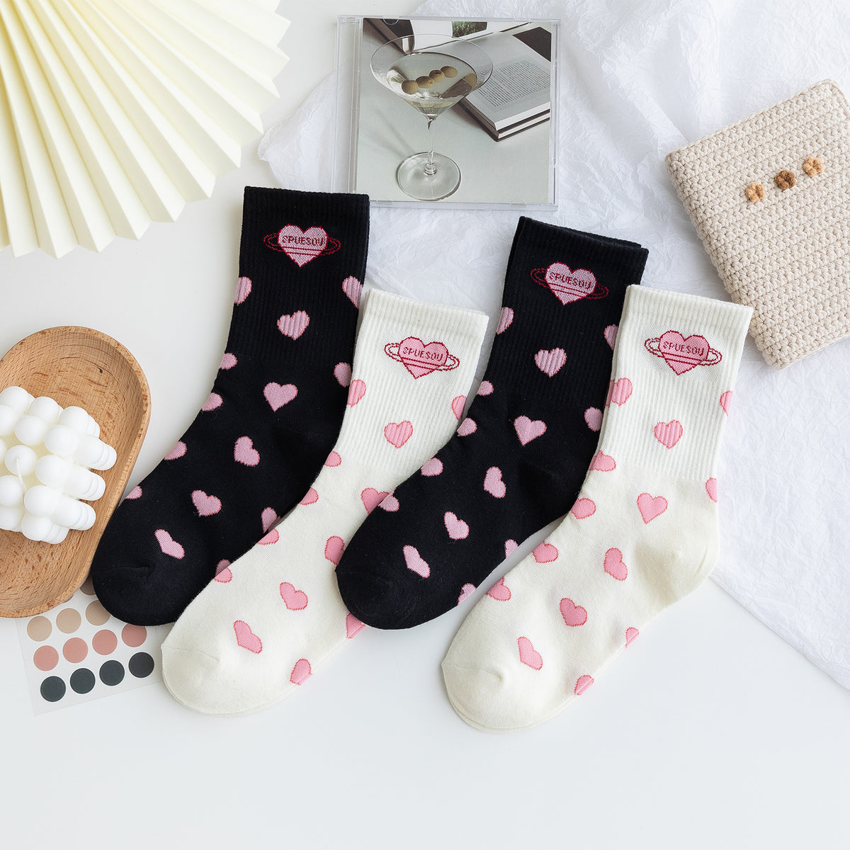 4 Pairs Women's Sweetheart Pattern Mid Tube Socks