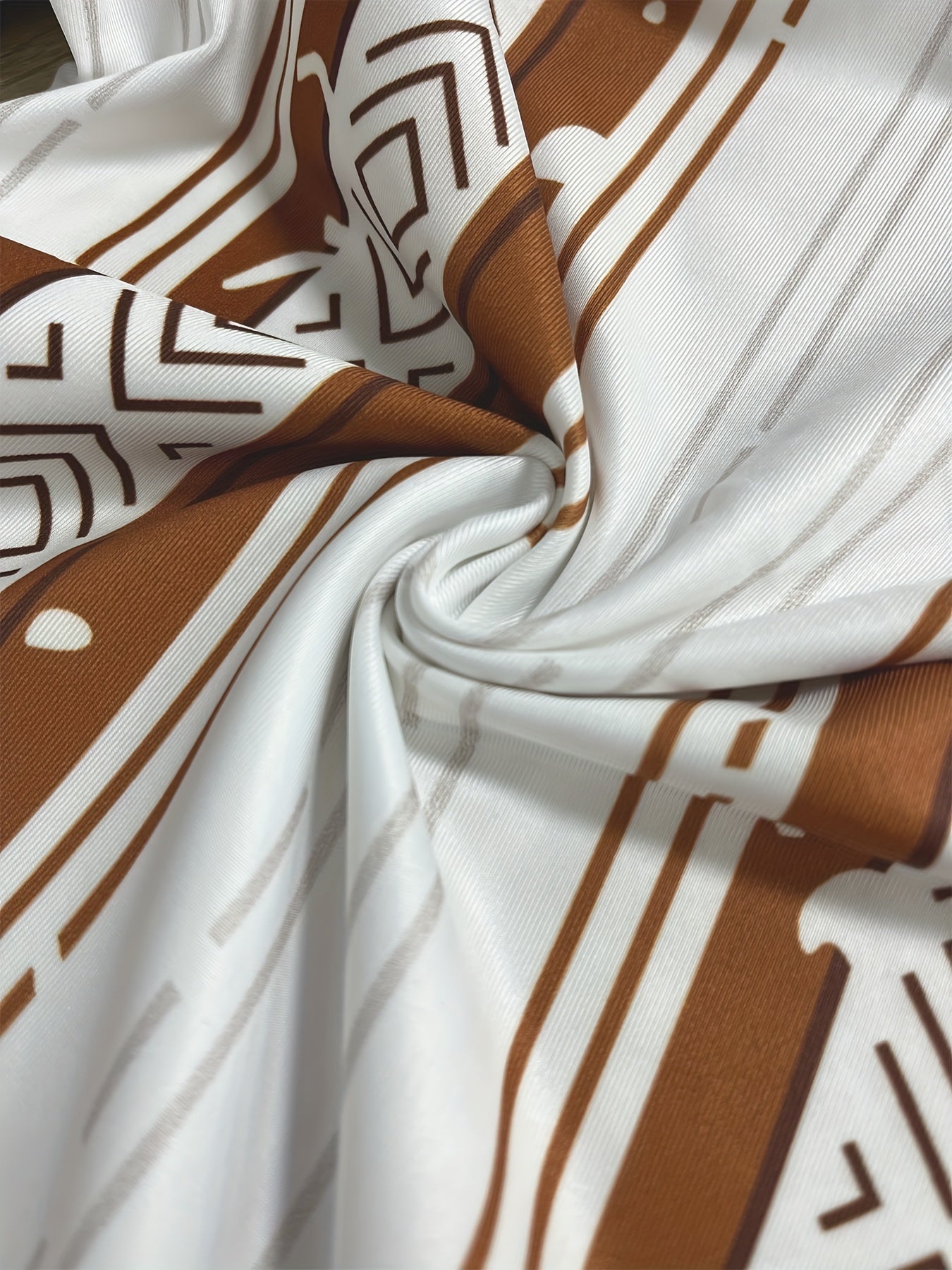  Geometric Print Flared Leg Pants
