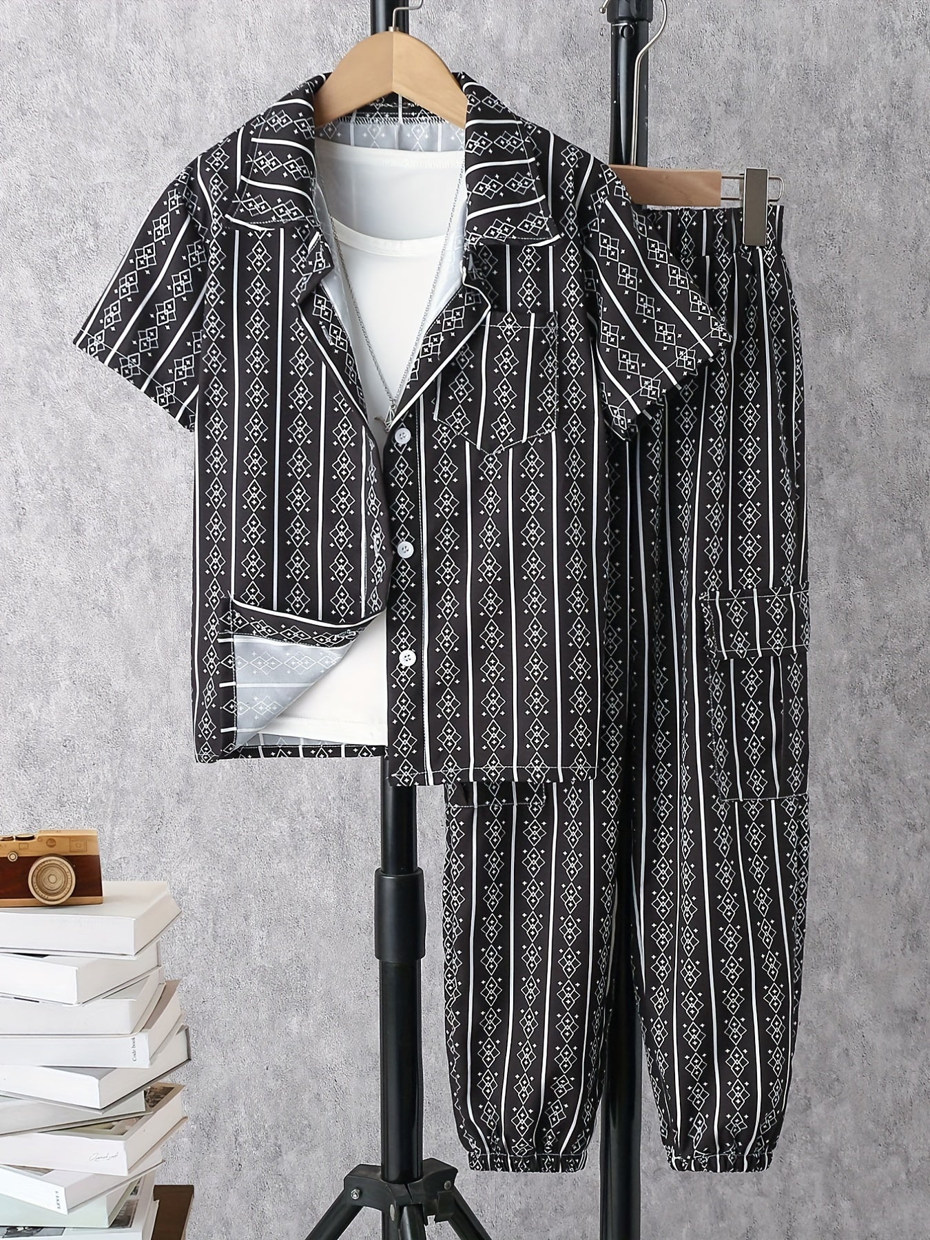 Boy's Geometric Print 2pc Shirt & Pants Set