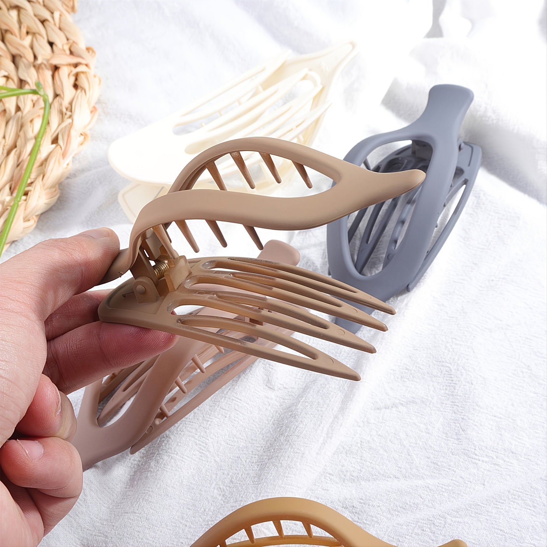 Medium Hair Claw Clips Flat Hair Sectioning Accessories for Women
