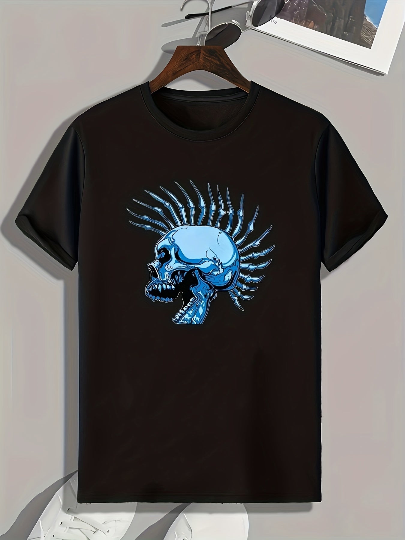 Skull Pattern Men's Sports T-Shirt - Stylish Graphic Tee for Fitness Activities