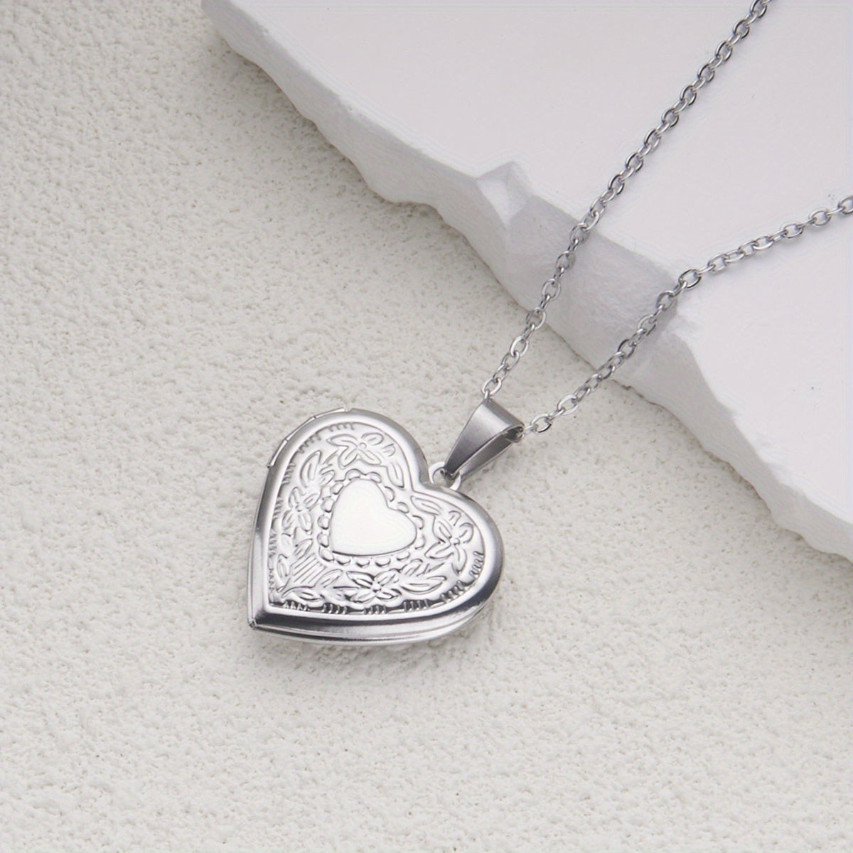 Heart Shaped Photo Locket 304 Stainless Steel Pendant Necklace