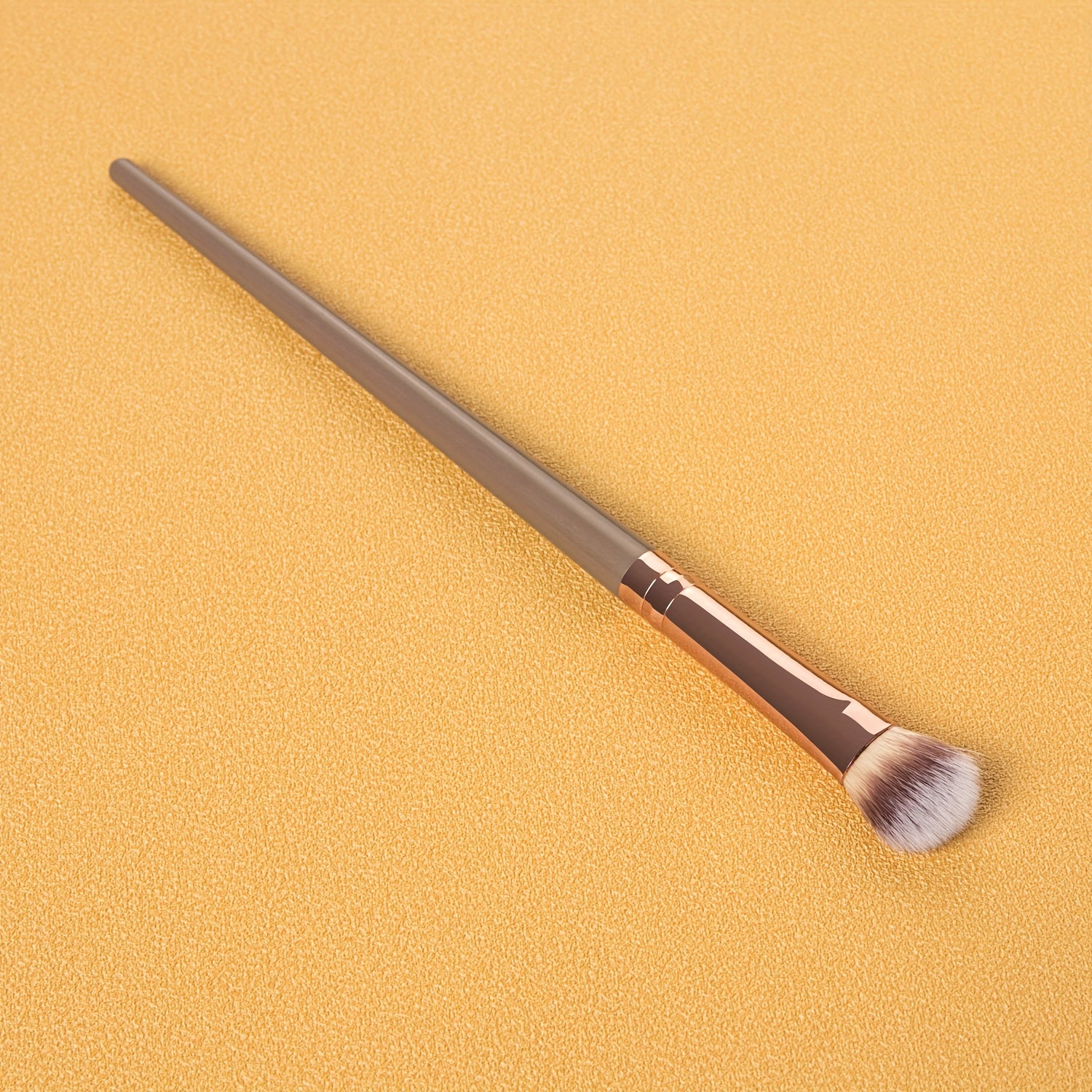 Vegan Eyeshadow Brush for Intense Applications or Controlled Finishes