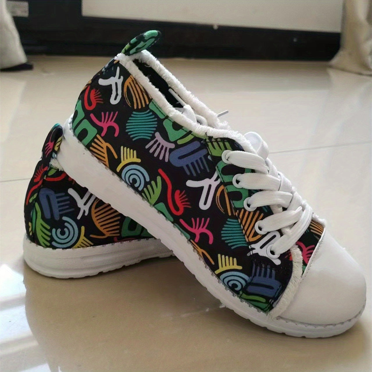 Women's Graffiti Canvas Sneakers Low Top Flat Shoes