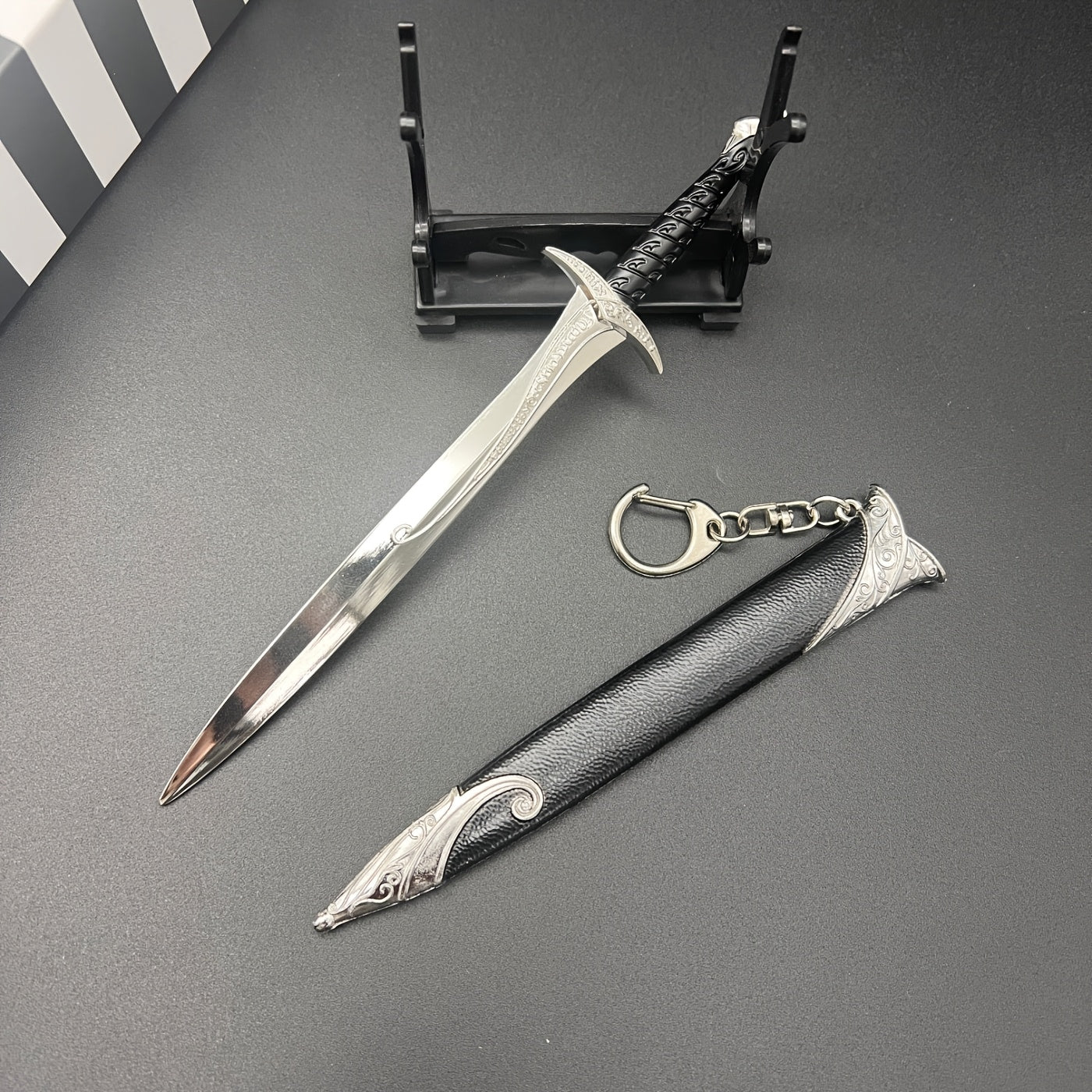 Mini Metal Sword Model Toy Game Desk Keychain Collection Gift