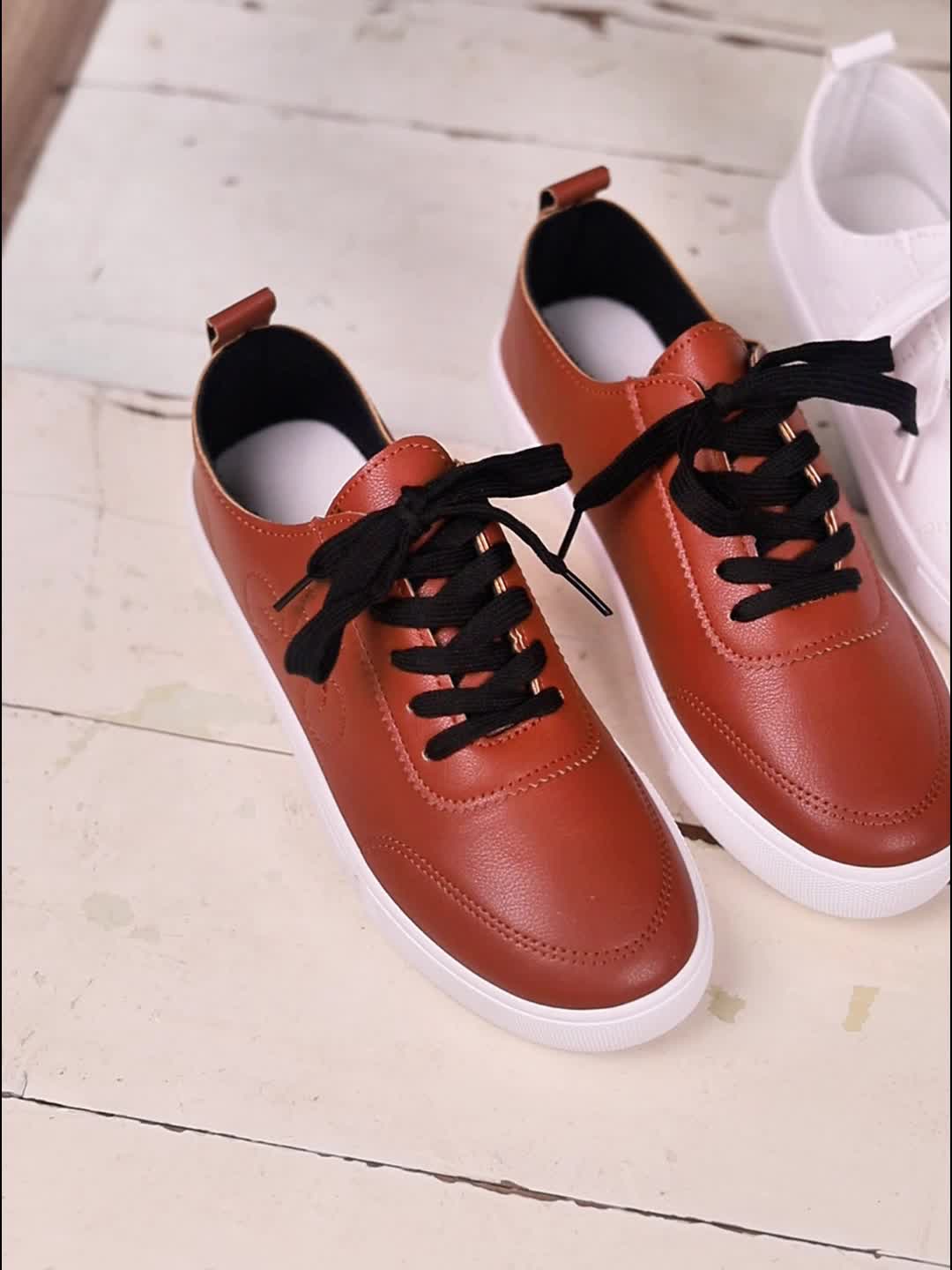 Women's Flat Lace Up Skate Shoes Low Top Sneakers