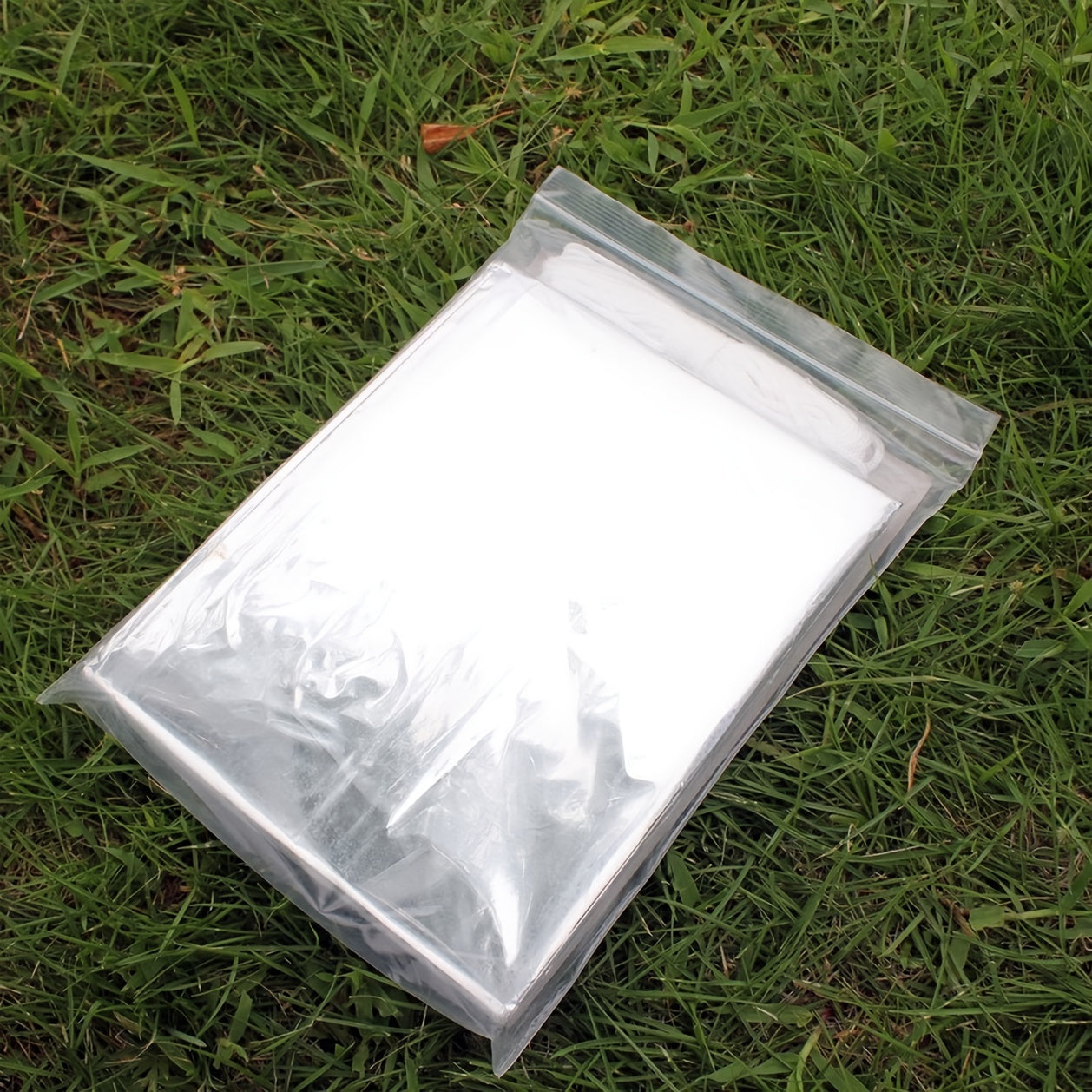 Emergency Thermal Blanket Tent for Outdoor Hiking & Camping