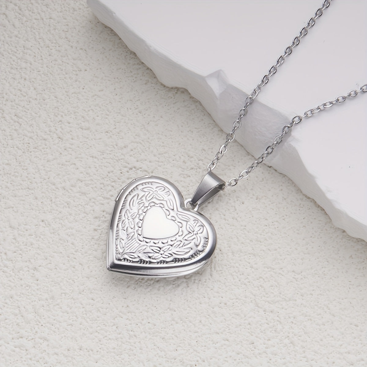 Heart Shaped Photo Locket 304 Stainless Steel Pendant Necklace