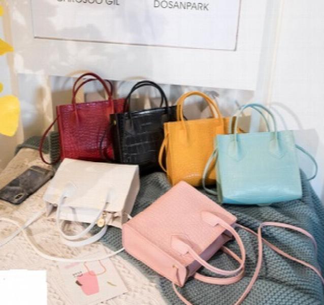 Women Crocodile Pattern Crossbody PU Handbags 6 Colors