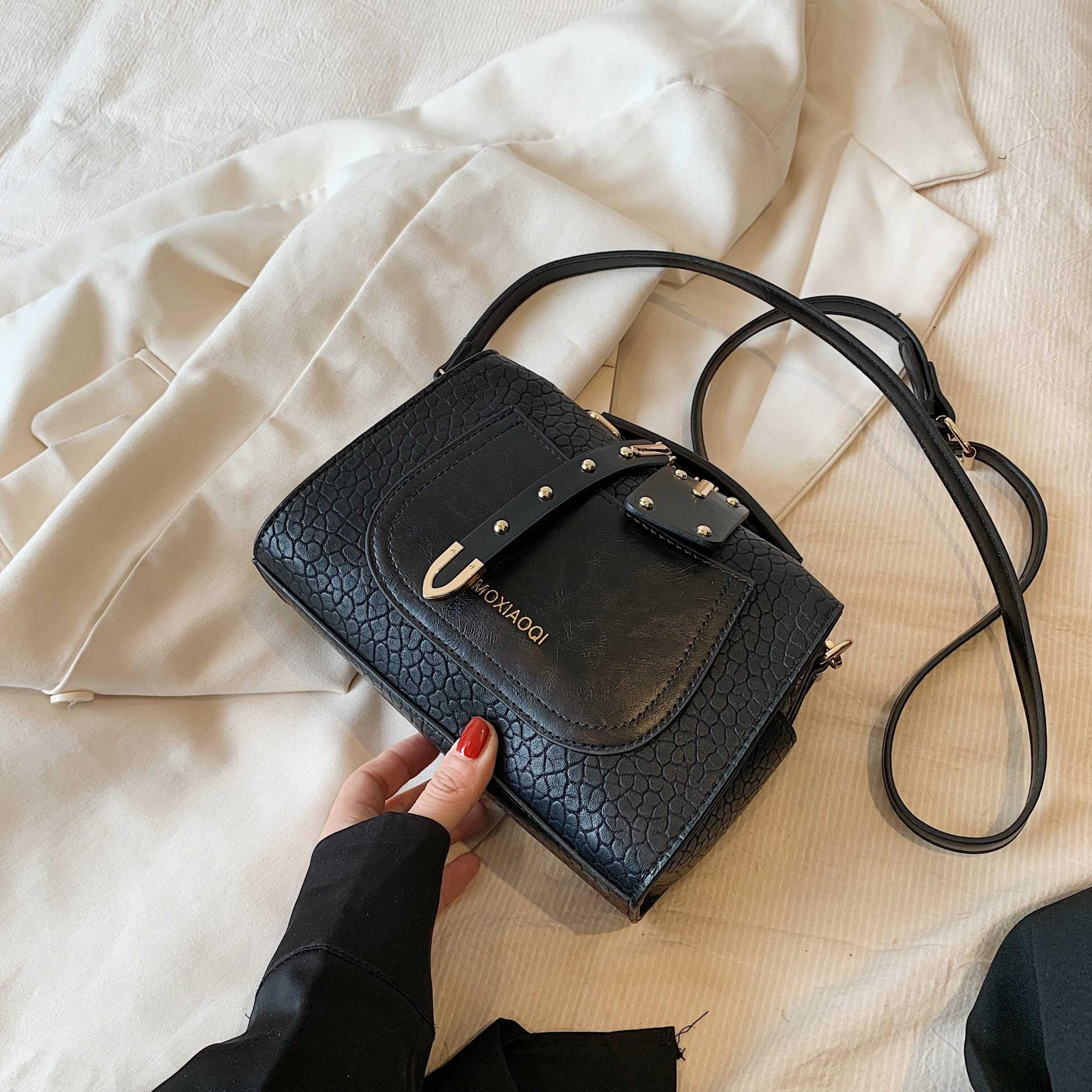 Crocodile Embossed Crossbody Bag Letter Studded Decor Shoulder Bag