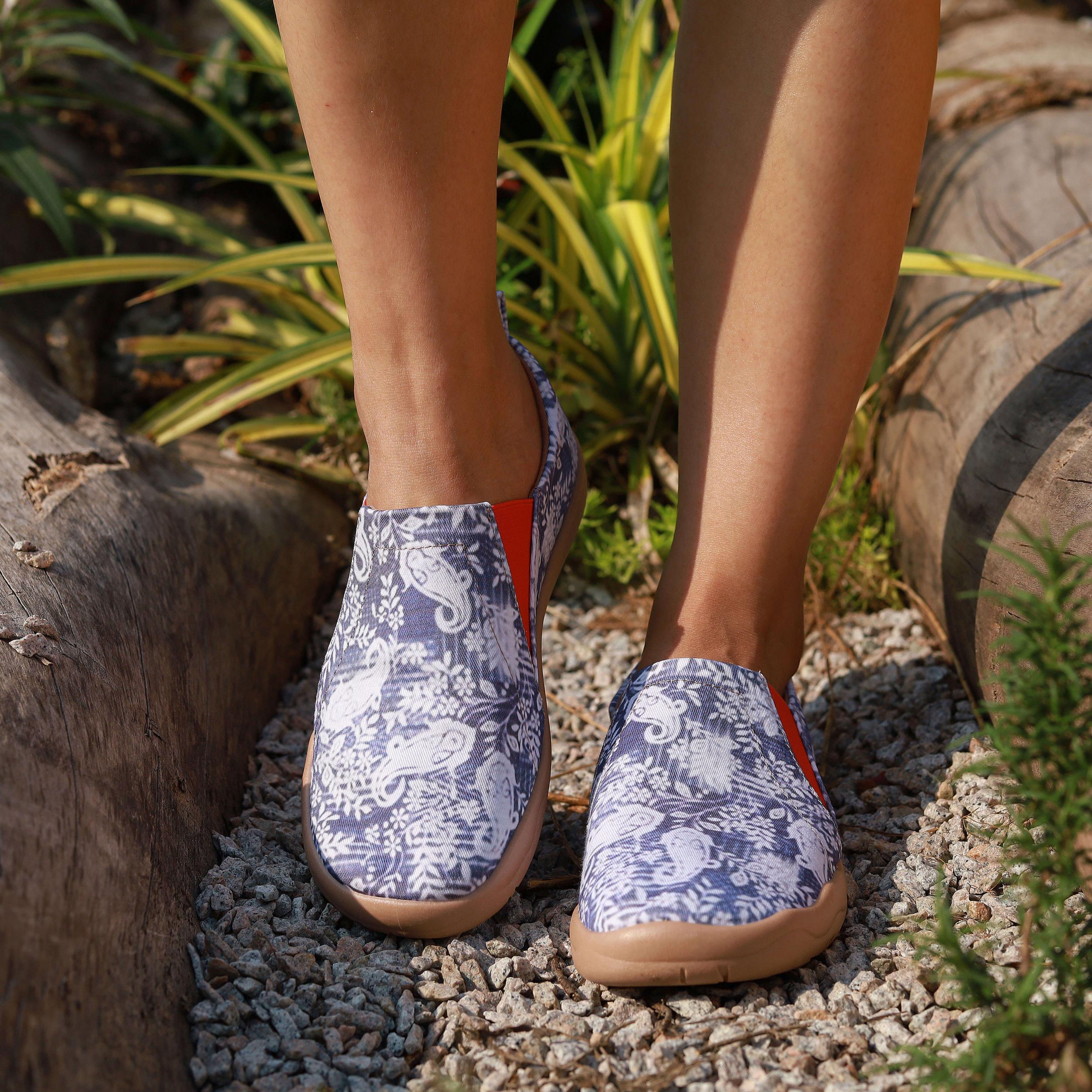 Women's Flower Pattern Flat Shoes Slip On Low Round Toe Casual Comfy Shoes