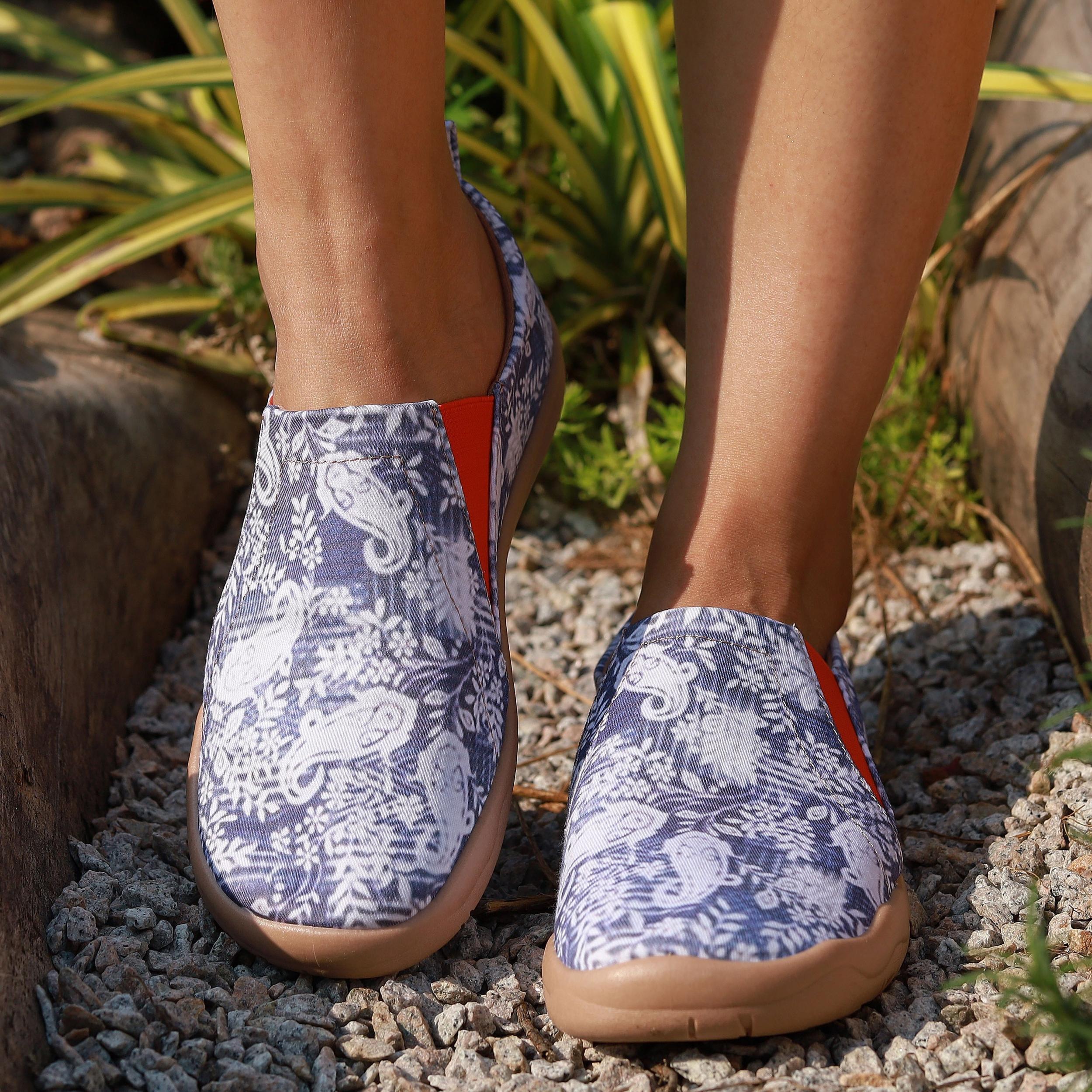 Women's Flower Pattern Flat Shoes Slip On Low Round Toe Casual Comfy Shoes
