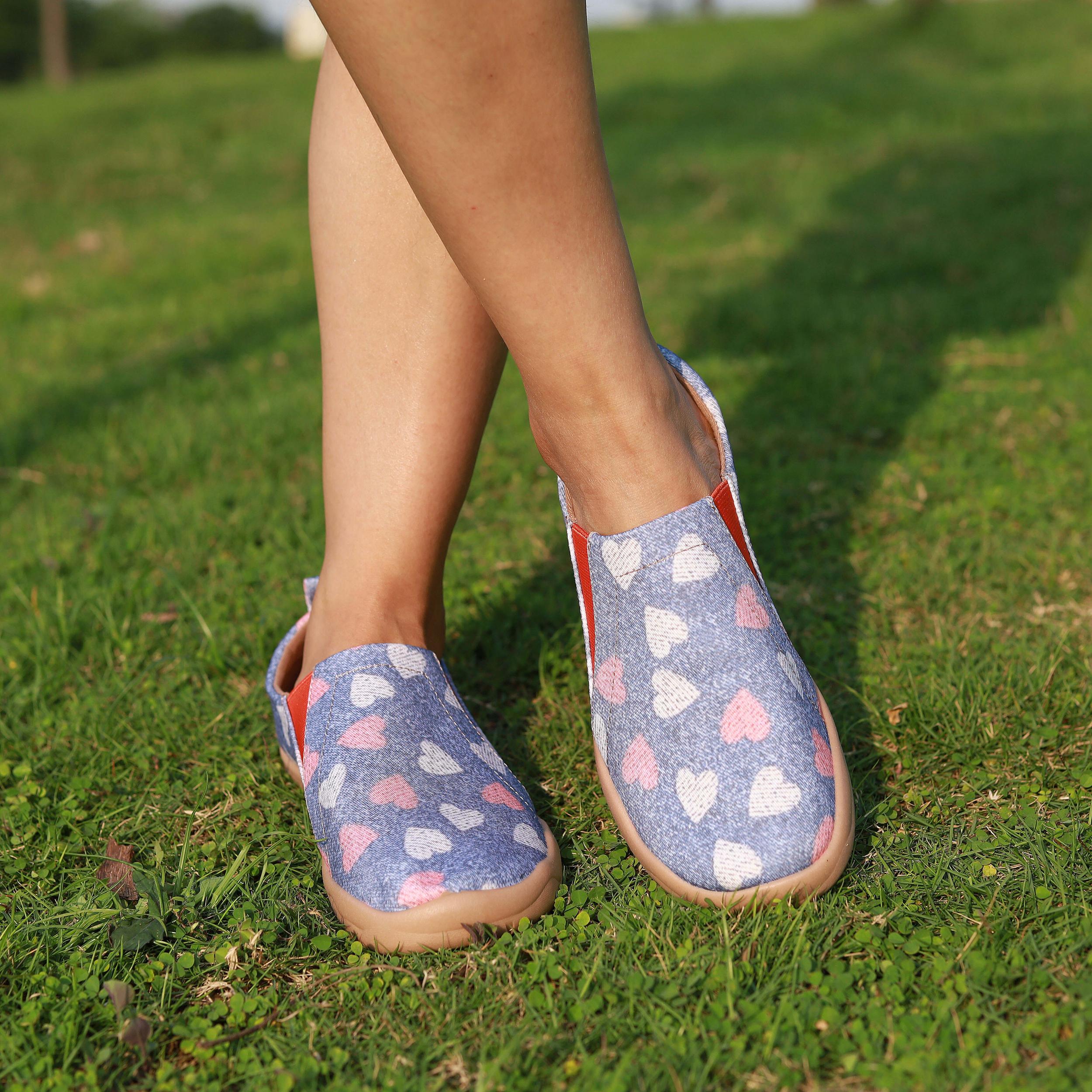 Women's Heart Pattern Canvas Slip On Flat Shoes