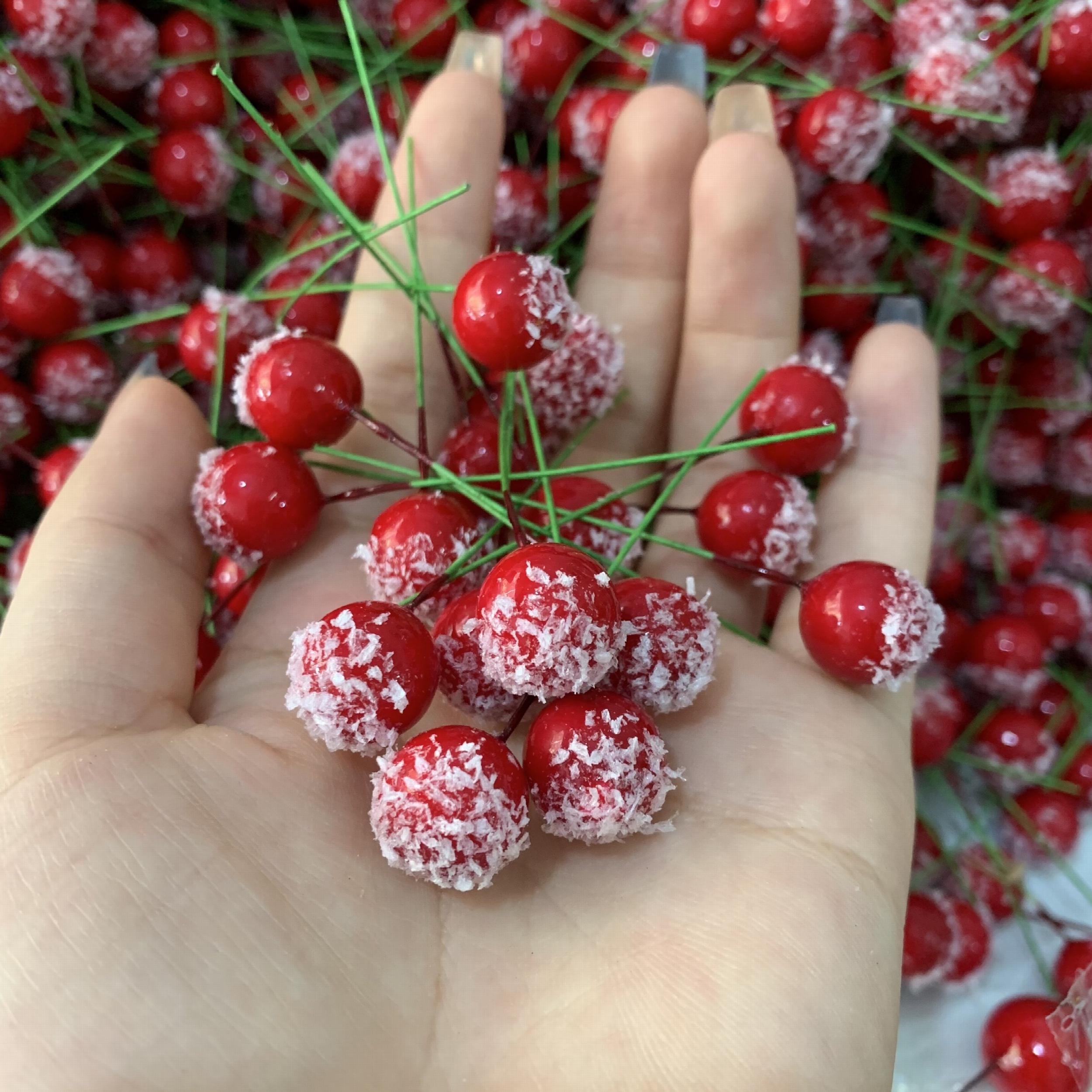 100pcs Christmas Decor Artificial Holly Berry Wire Bundle Garland Wreath