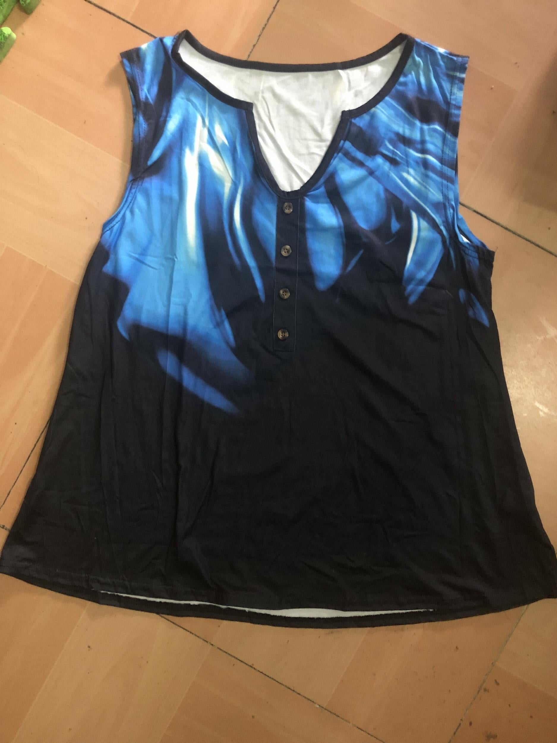  Ombre Button Notched Neck Tank Top