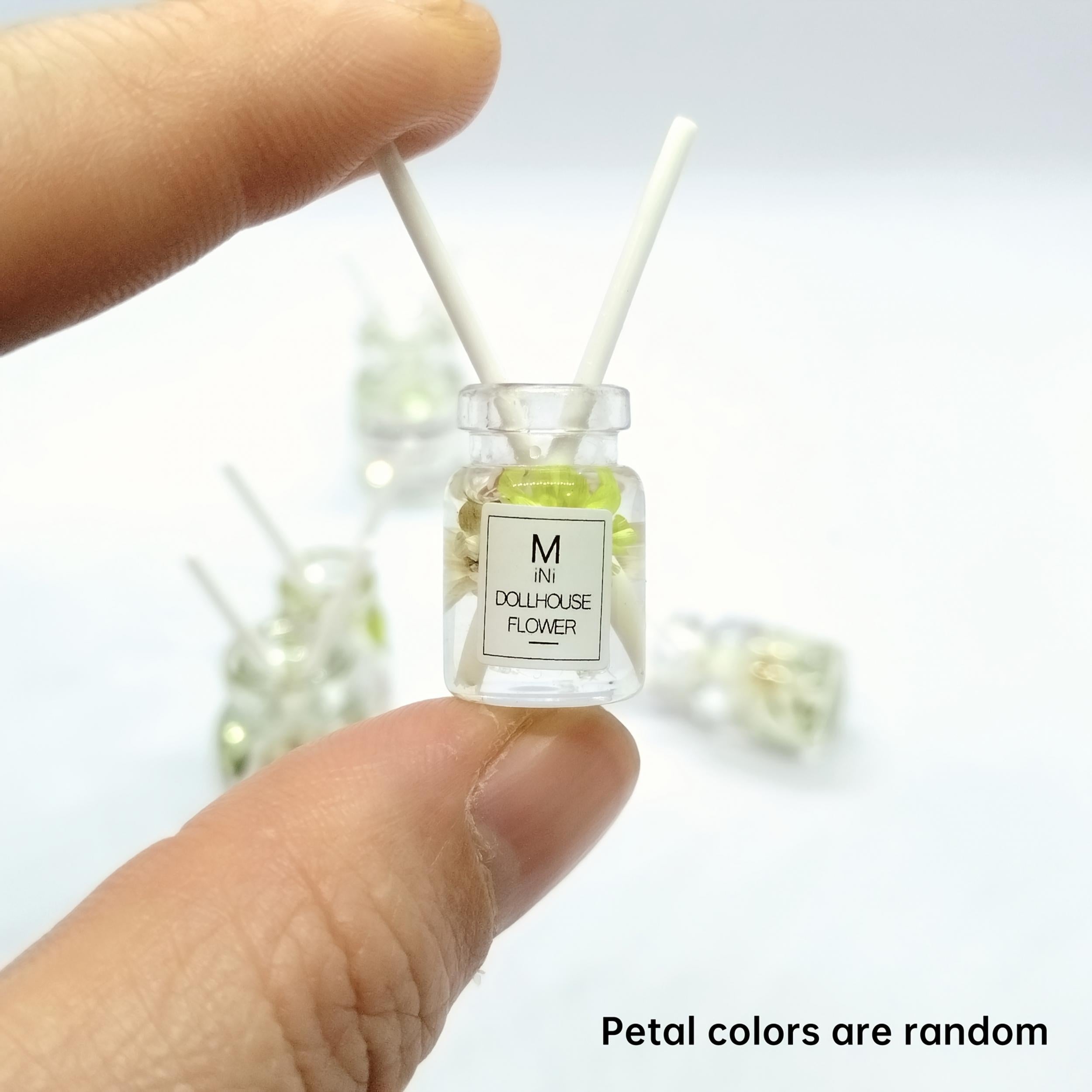 Glass and Resin Dollhouse Aromatherapy Model for Home Decor