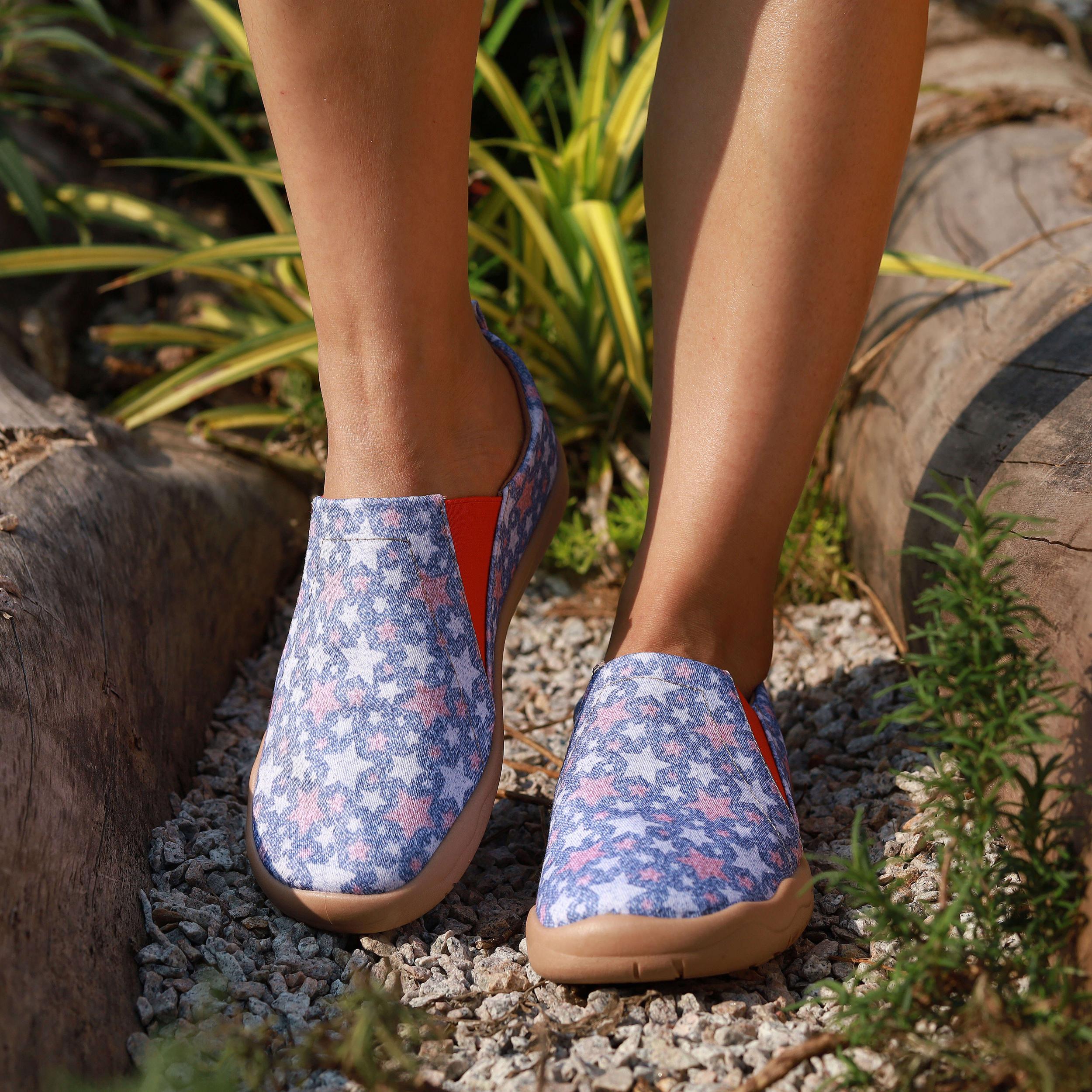 Women's Colorful Stars Pattern Slip On Low Round Toe Flat Canvas Shoes
