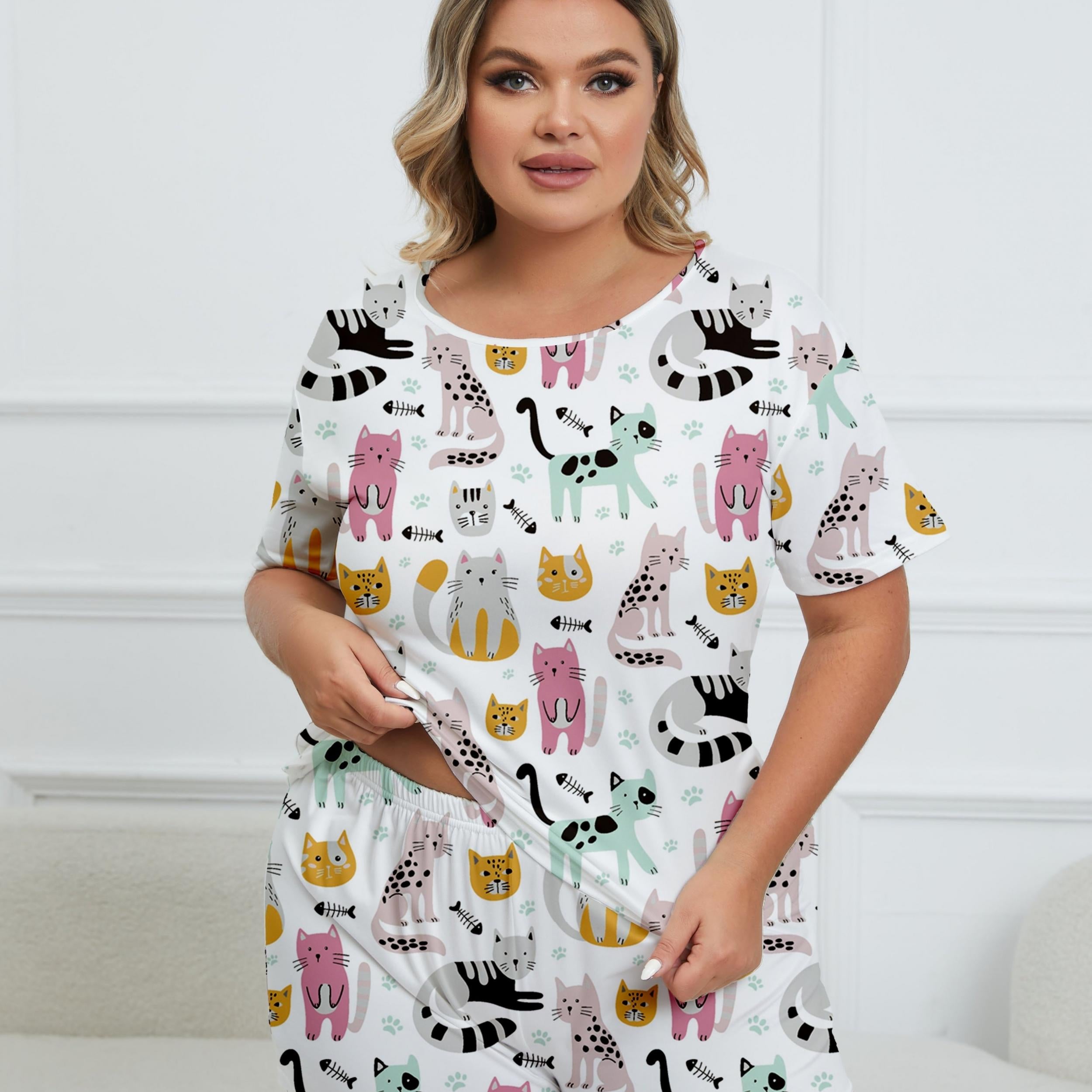  Cartoon Cats & Fish Print Tee & Shorts Pajamas Set