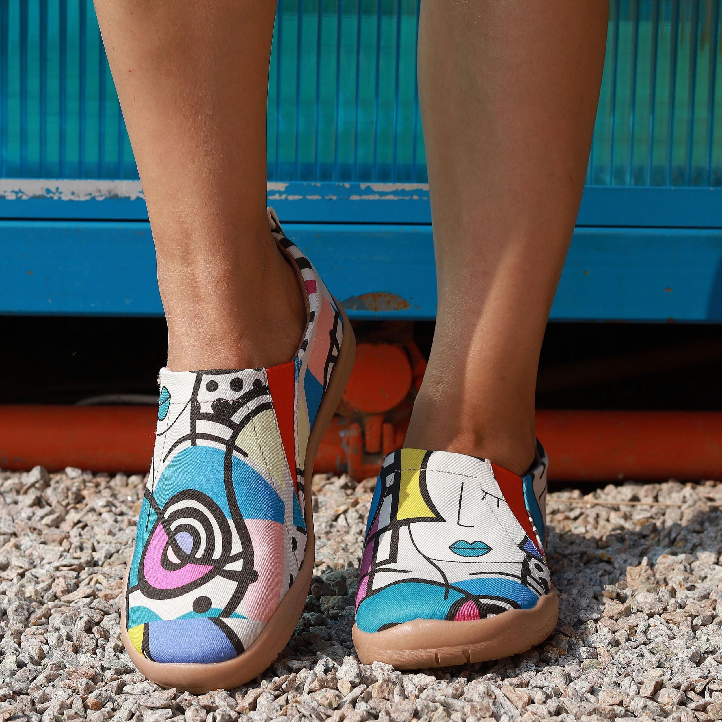 Women's Beauty Printed Shoes Round Toe Slip On Low Canvas Light Shoes