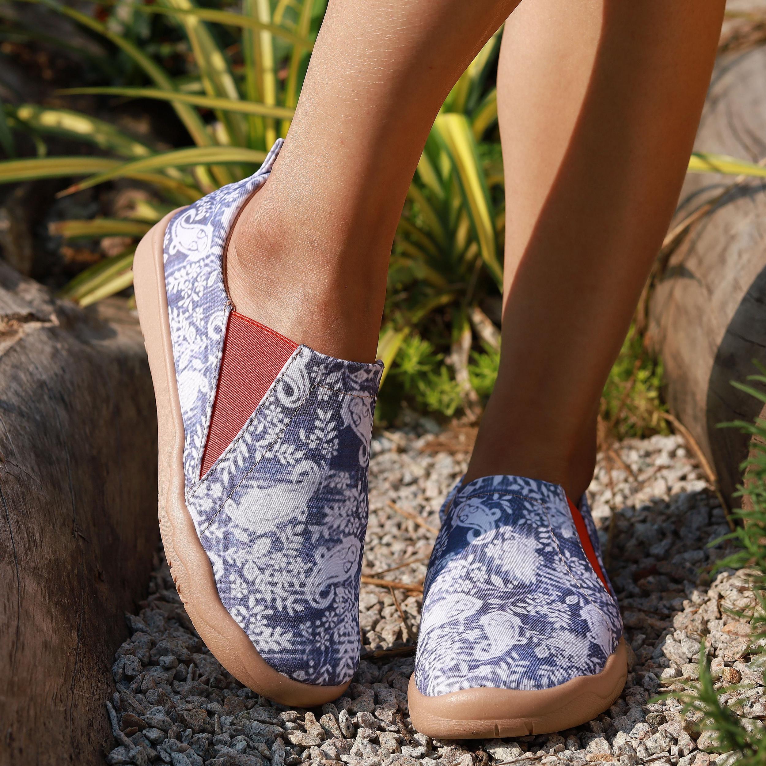 Women's Flower Pattern Flat Shoes Slip On Low Round Toe Casual Comfy Shoes