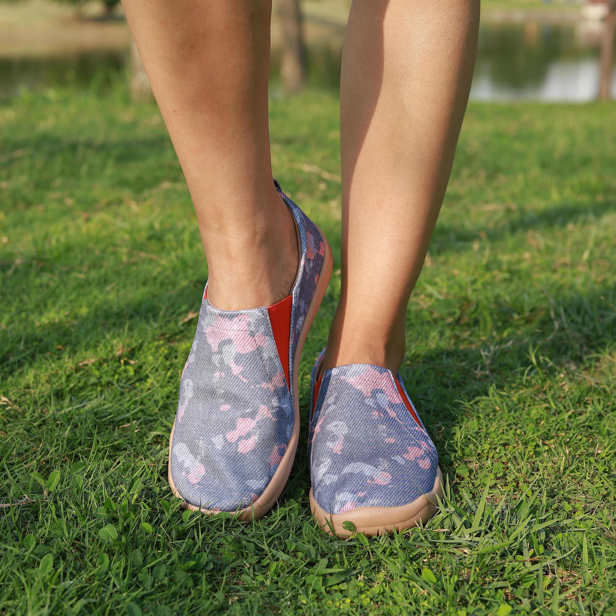Women's Tie Dye Canvas Slip-On Shoes Low Round Toe Flat Comfy Travel Shoes