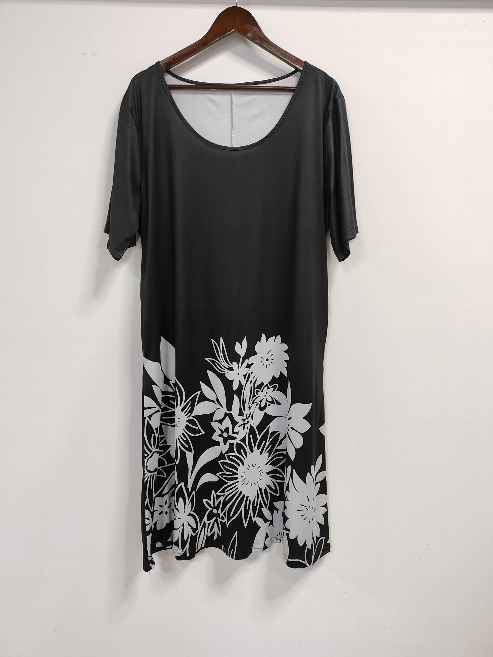  Floral Print Short Sleeve Round Neck Dress With Pockets