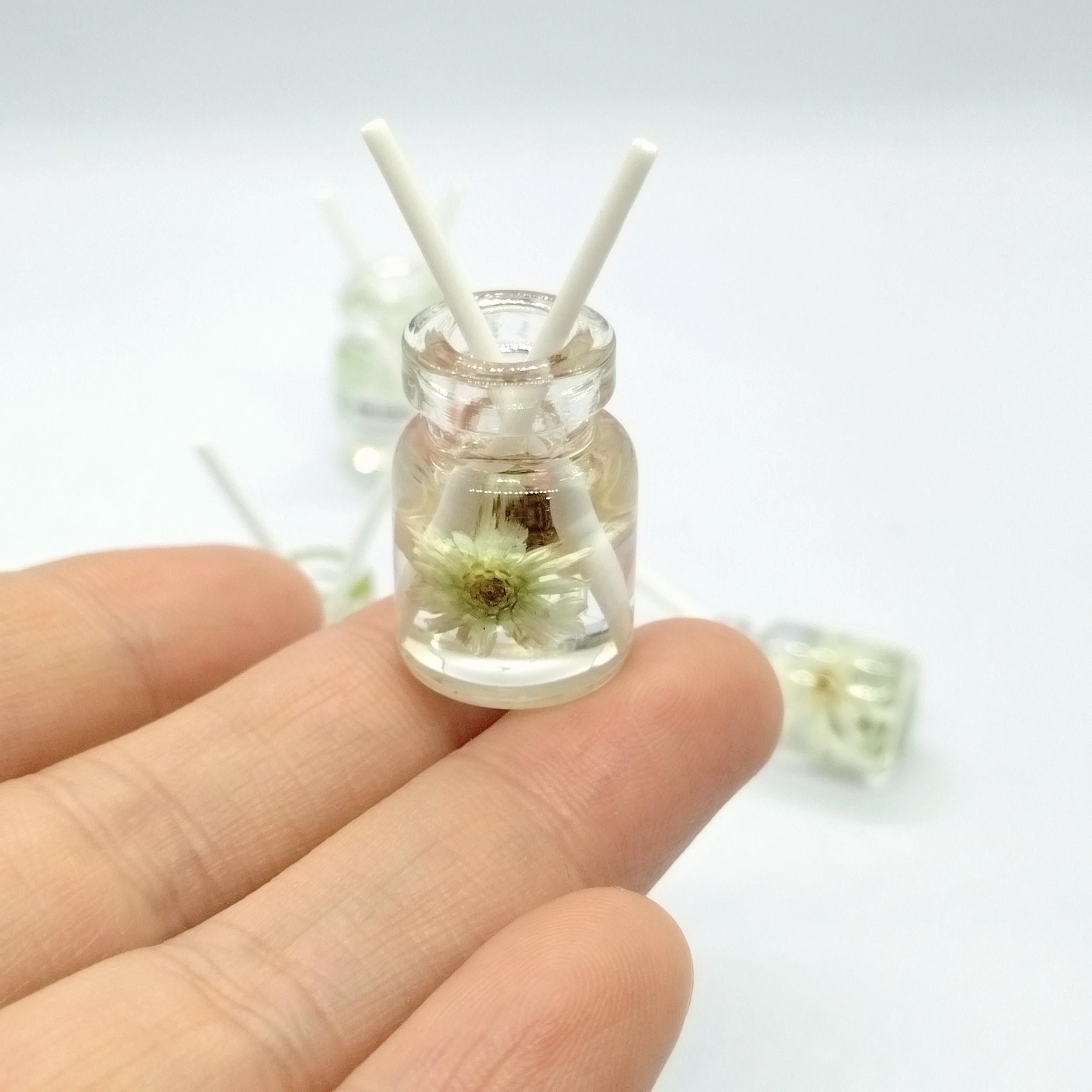 Glass and Resin Dollhouse Aromatherapy Model for Home Decor